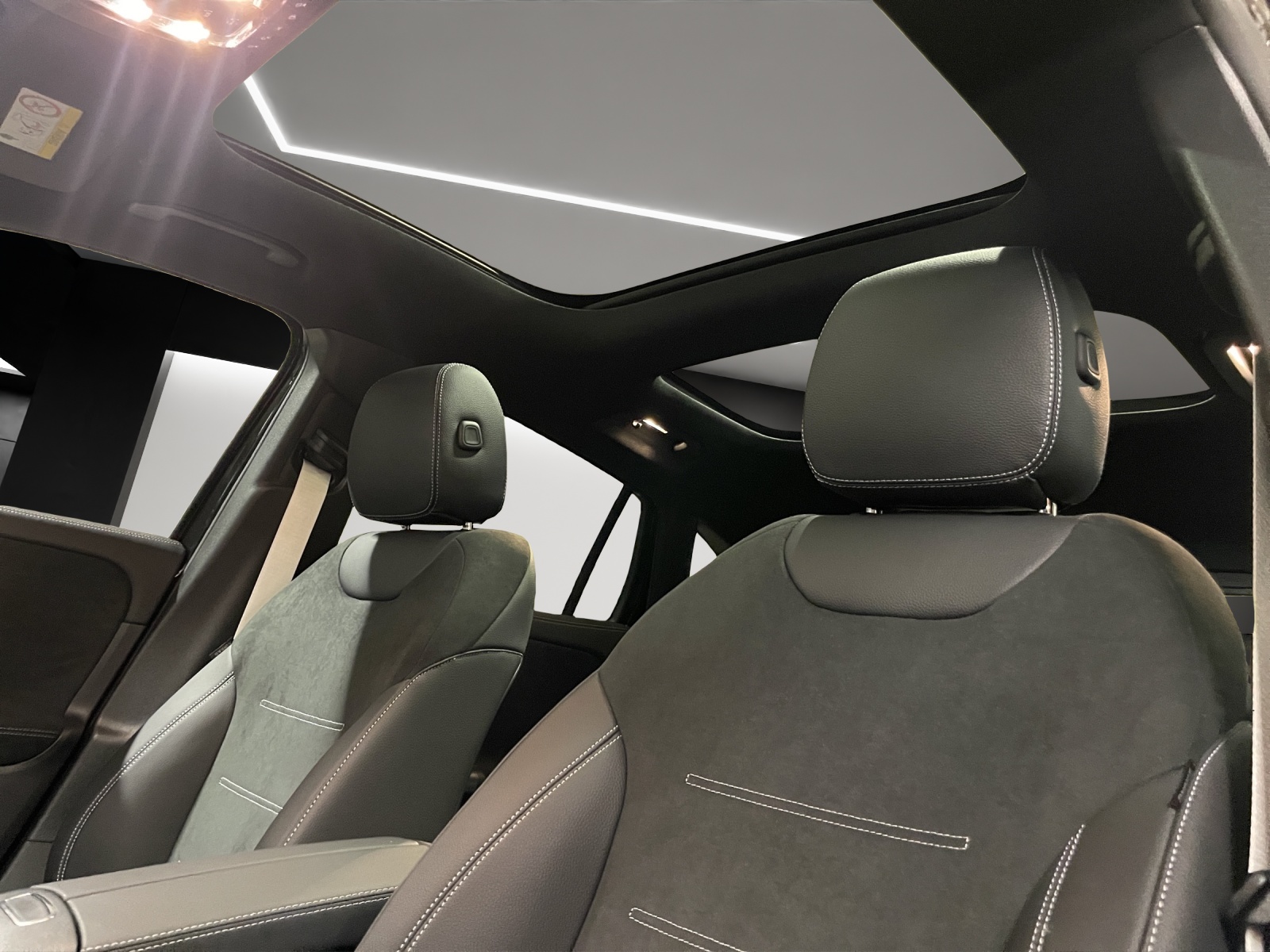 MERCEDES-BENZ GLA 250 4Matic 8G-DCT Swiss Star-image-9