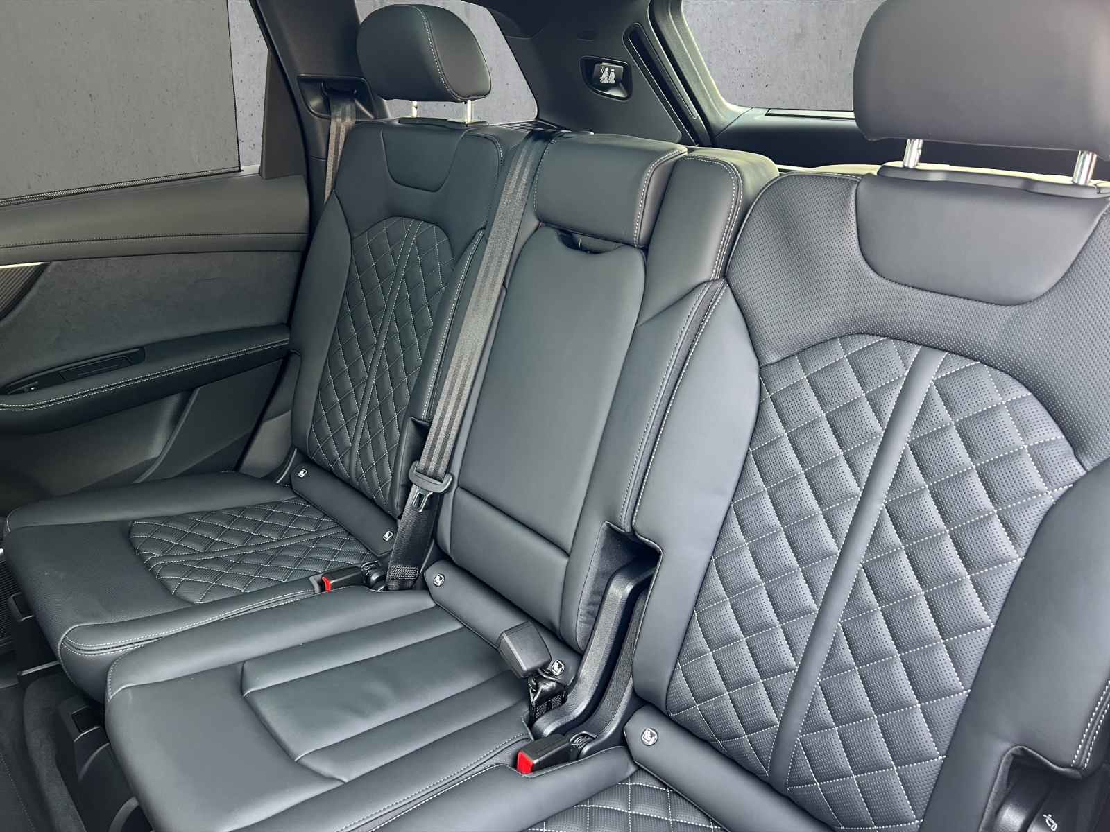AUDI Q7-image-13