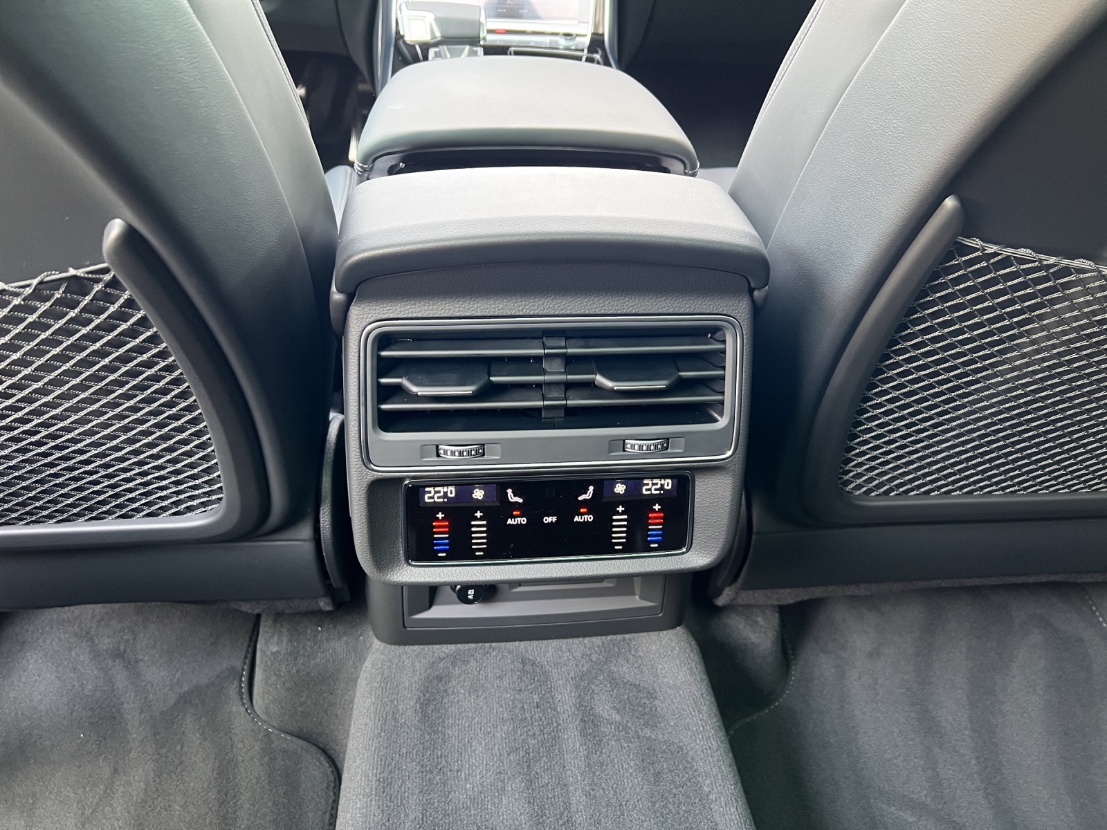 AUDI Q7-image-12