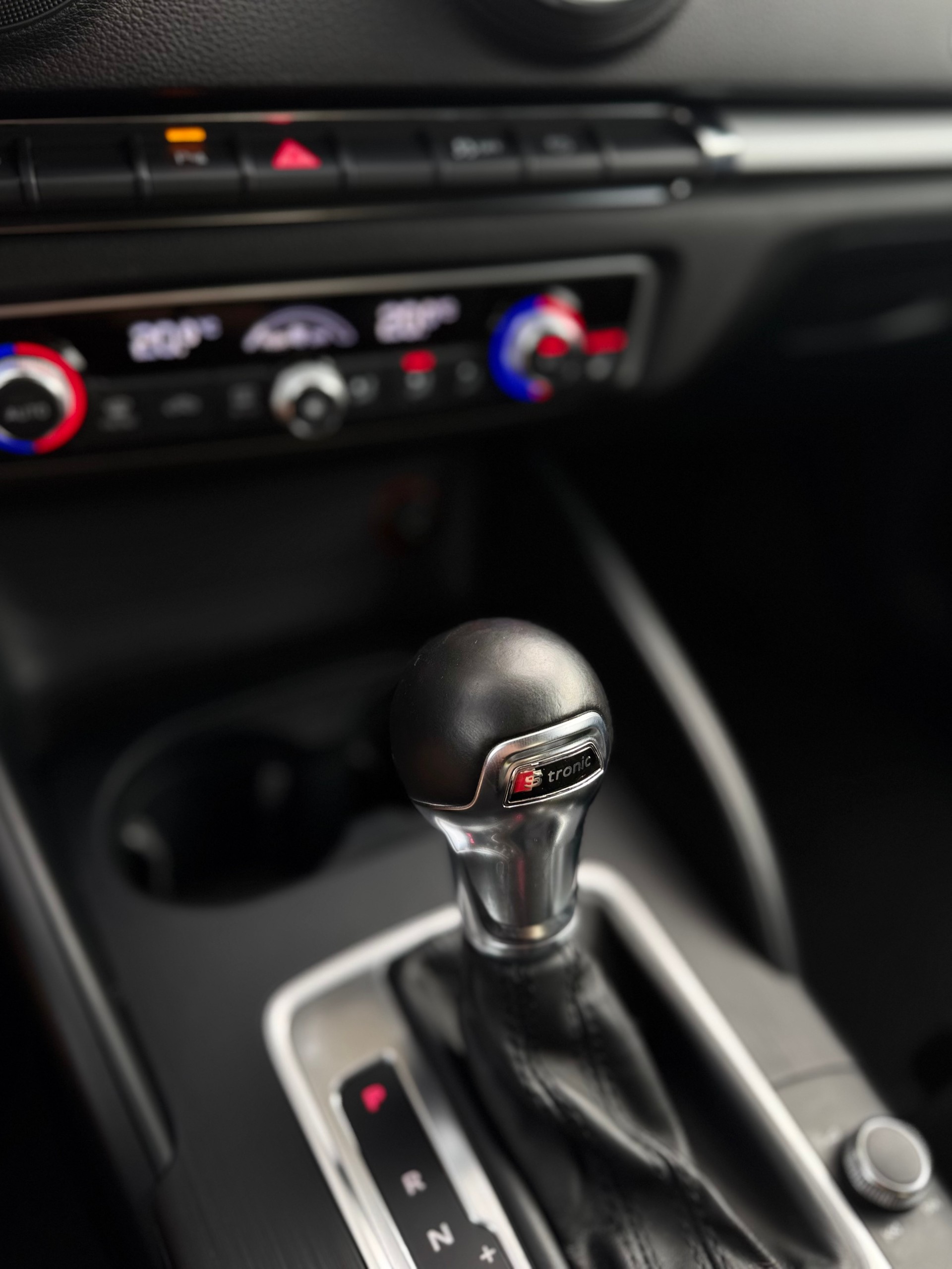 AUDI A3 1.8 TFSI Ambition quattro S-tronic / ab MFK bei Verkauf-image-16