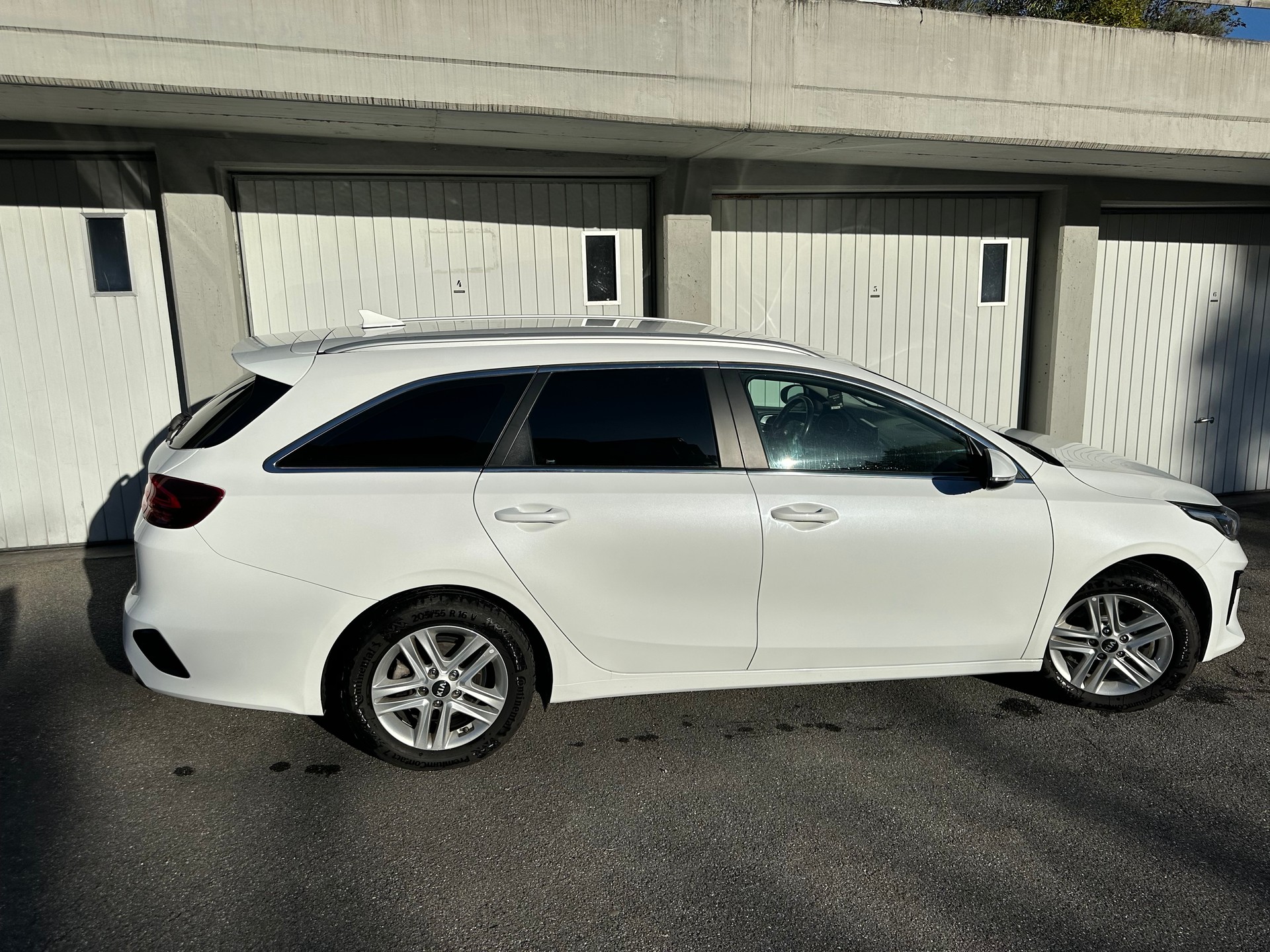 KIA Ceed Sportswagon 1.4 T-GDi Trend DCT-image-4
