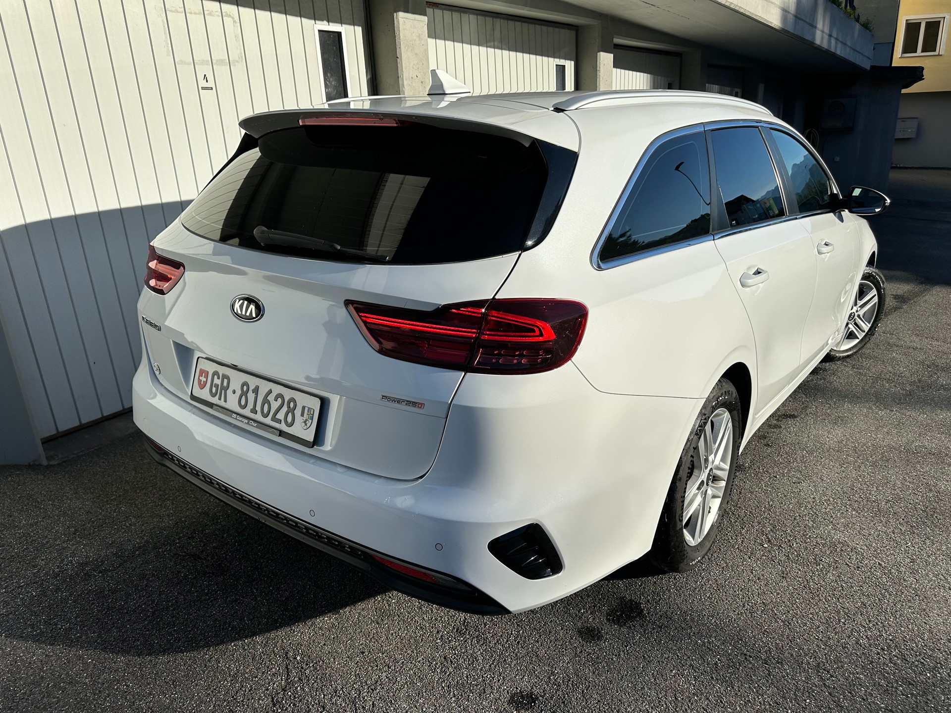 KIA Ceed Sportswagon 1.4 T-GDi Trend DCT-image-3