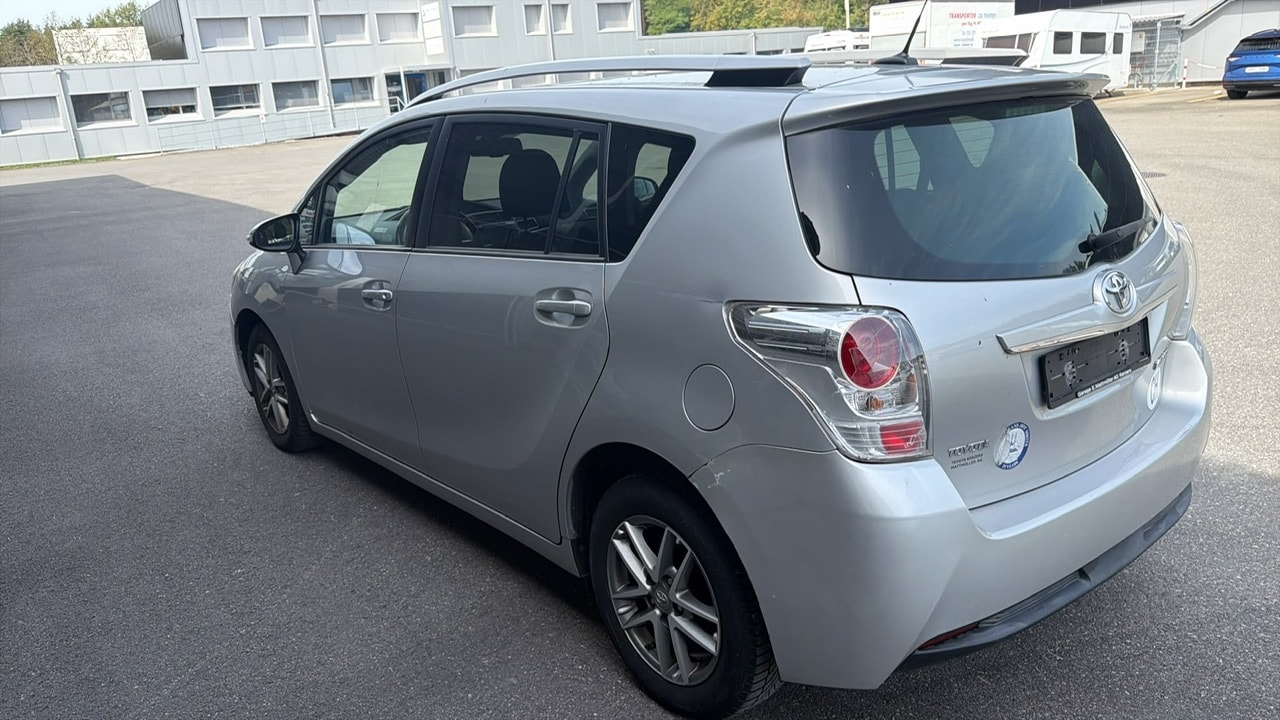 TOYOTA Verso 1.6 D-4D Swiss Trend-image-3