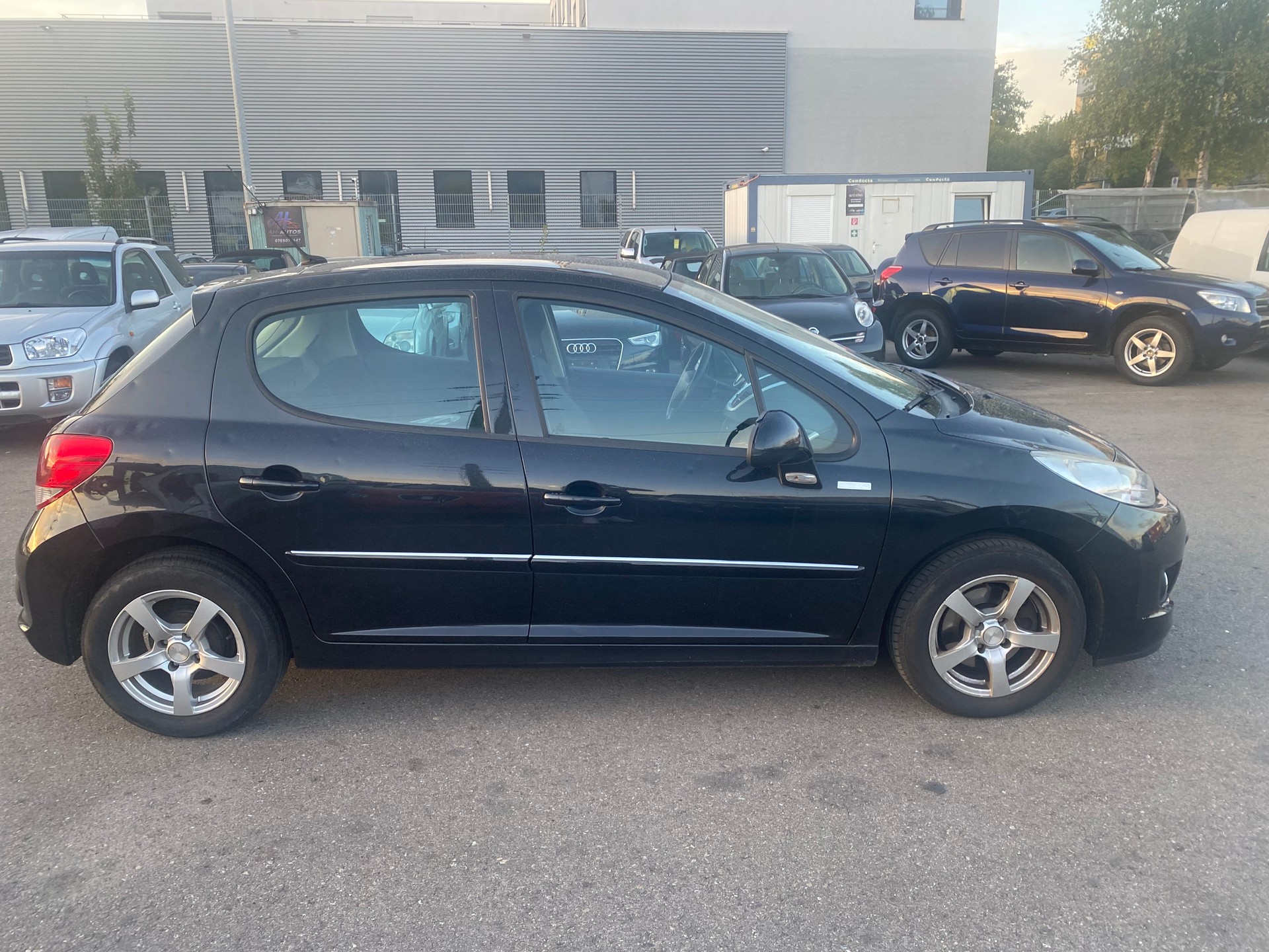 PEUGEOT 207 1.4 16V Millesim 200-image-5