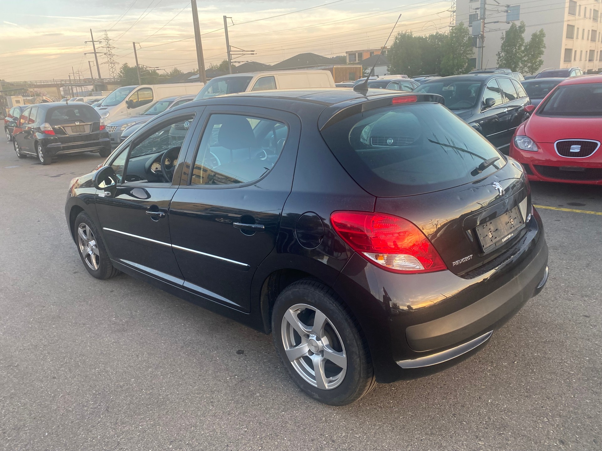 PEUGEOT 207 1.4 16V Millesim 200-image-4