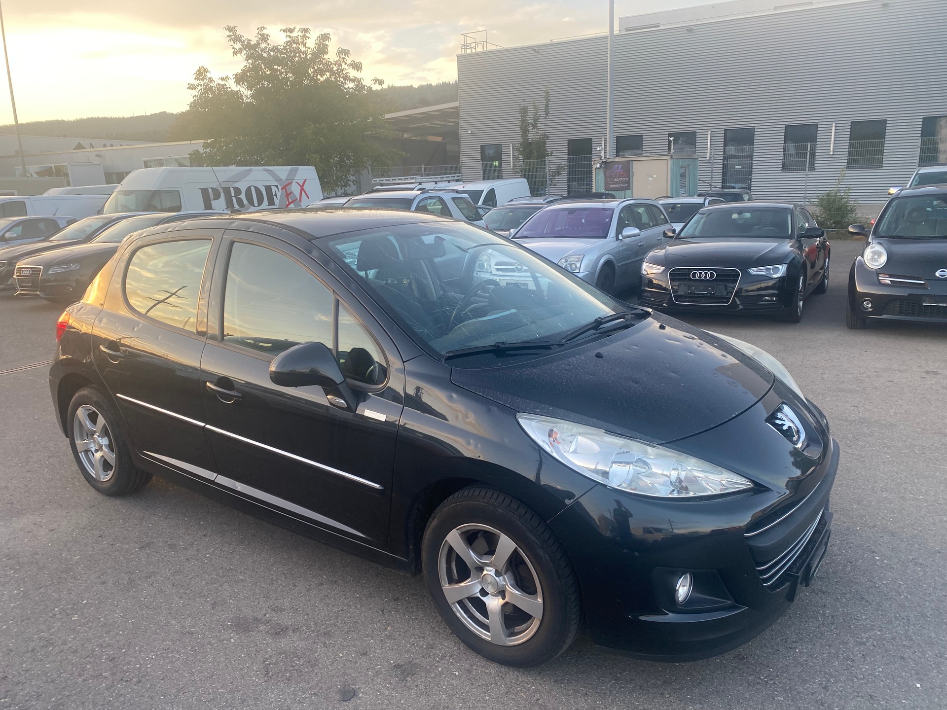 PEUGEOT 207 1.4 16V Millesim 200-image-2