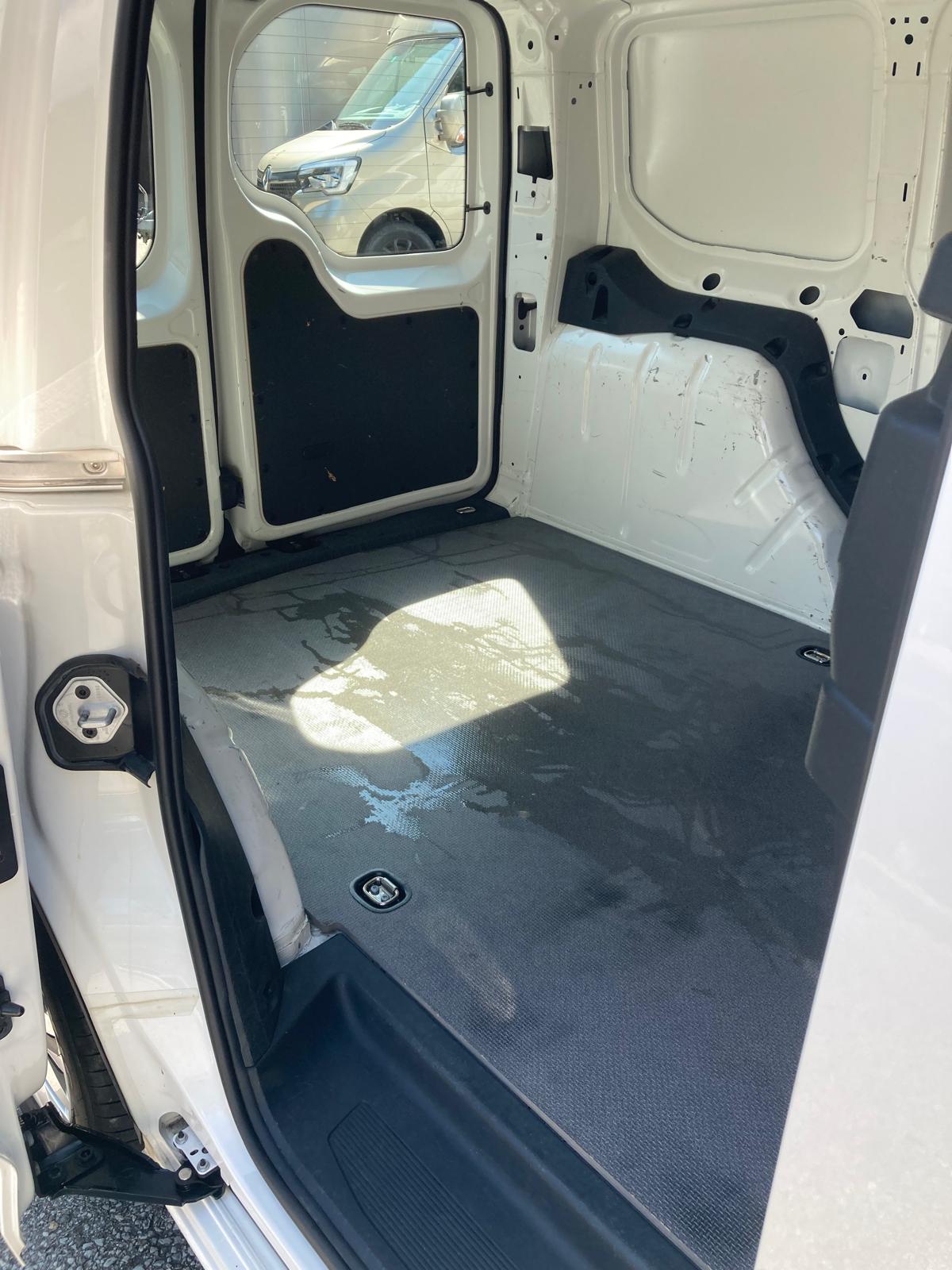 VW Caddy Cargo 2.0TDI Entry-image-9