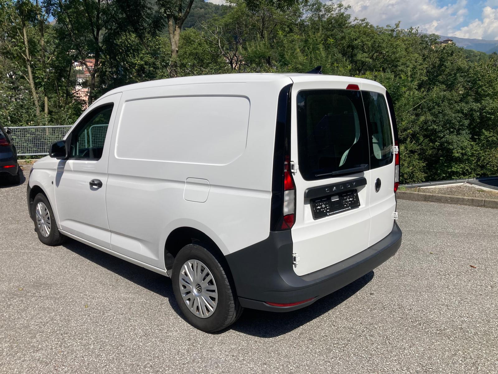 VW Caddy Cargo 2.0TDI Entry-image-4