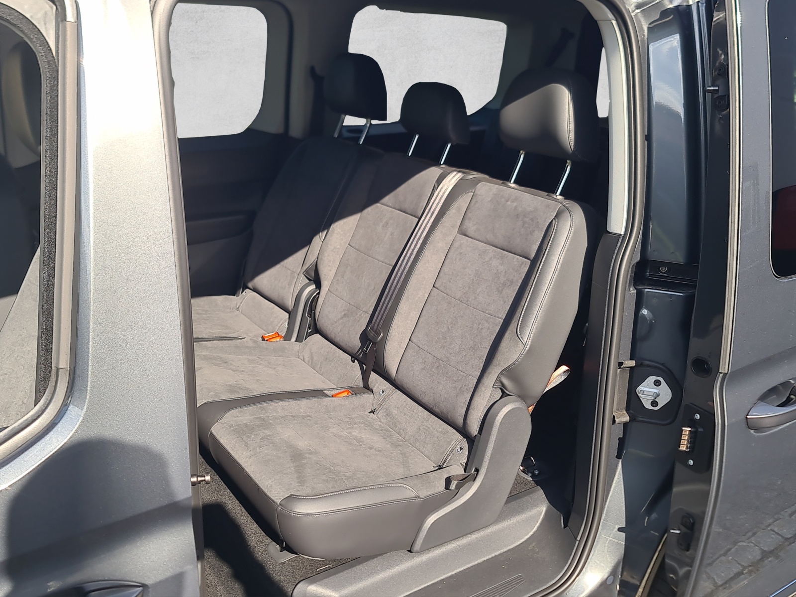 VW Caddy Maxi 1.5 TSI Style DSG ** Rollstuhlumbau **-image-11