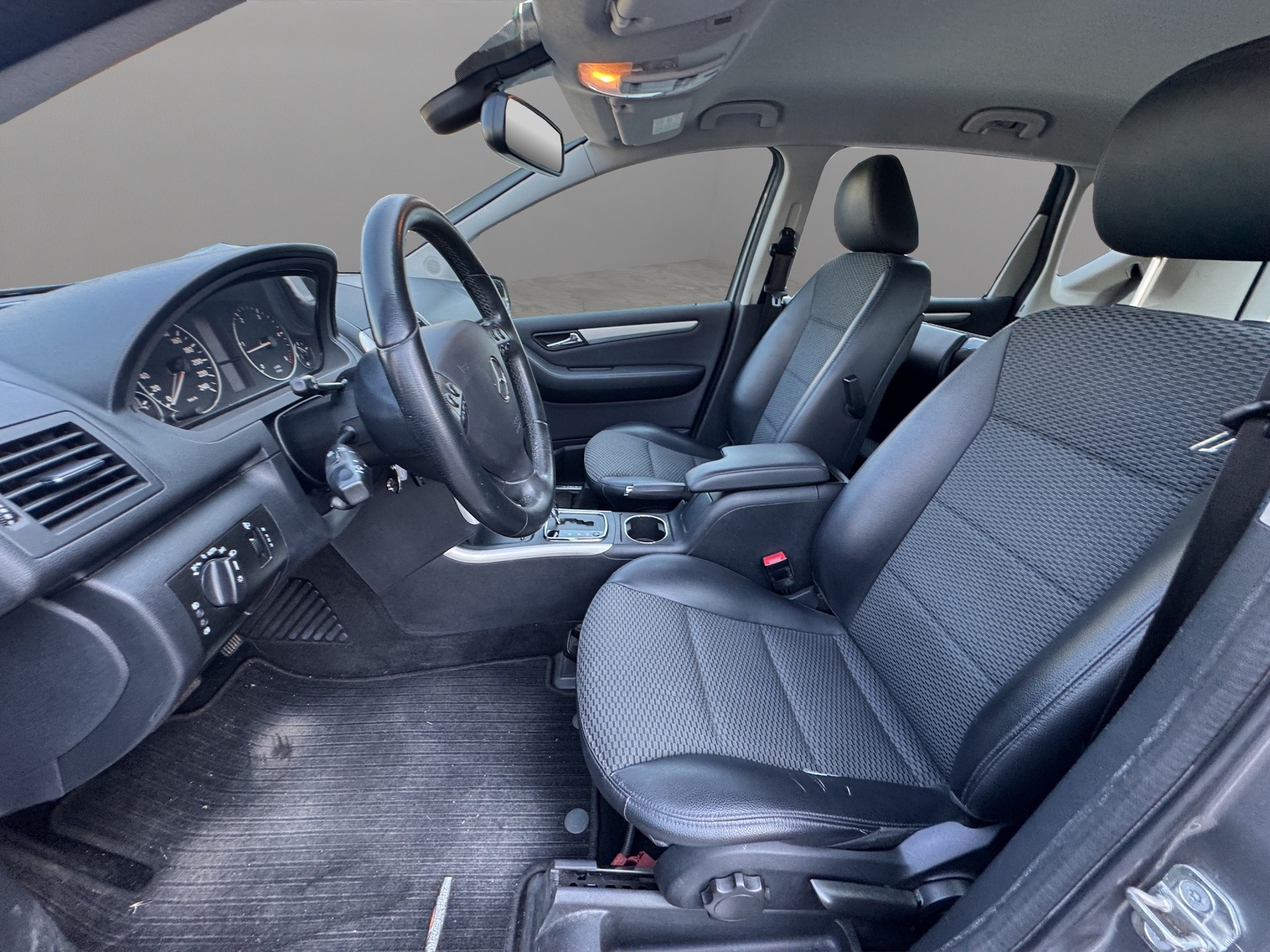MERCEDES-BENZ A 180 CDI Classic Autotronic-image-8