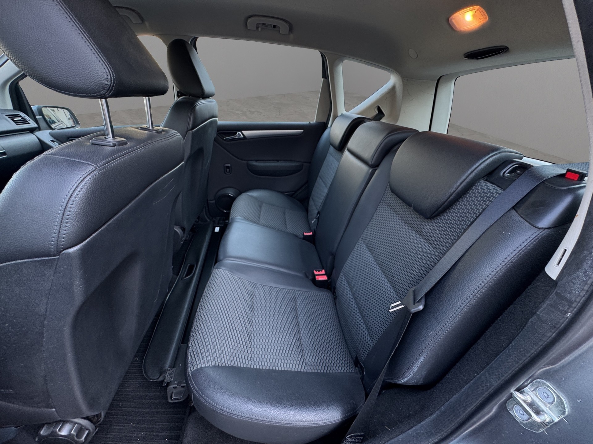MERCEDES-BENZ A 180 CDI Classic Autotronic-image-10