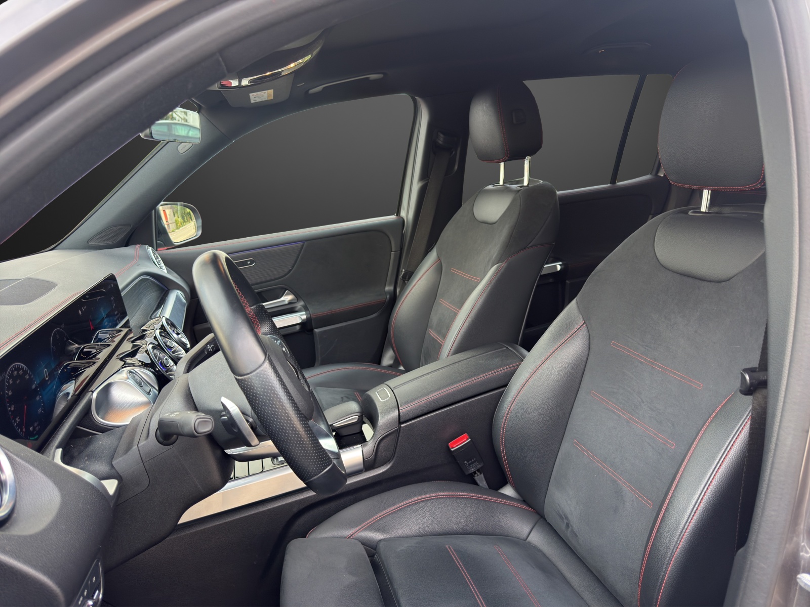 MERCEDES-BENZ EQB 300 AMG Line 4Matic-image-9