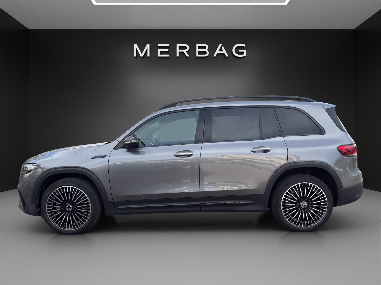MERCEDES-BENZ EQB 300 AMG Line 4Matic-image-3