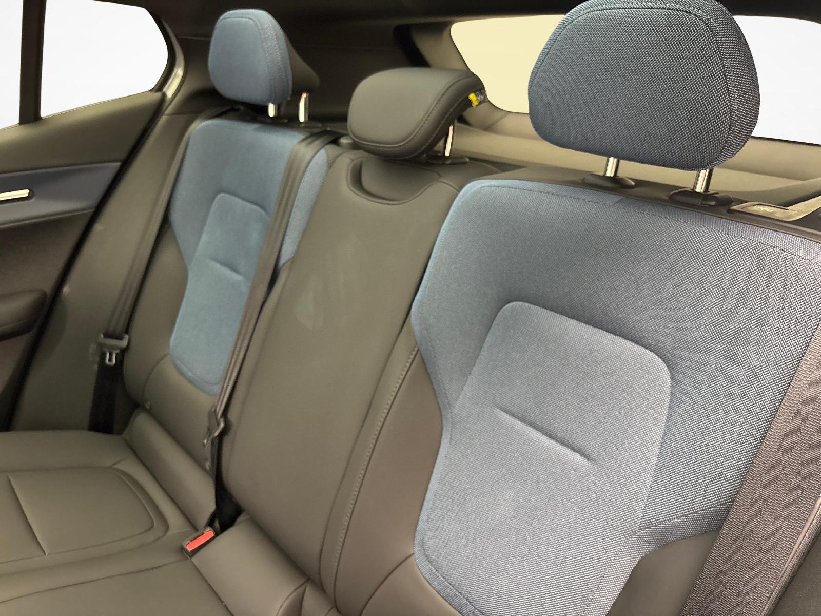 VOLVO EX30 E60 Twin Ultra Performance AWD-image-10