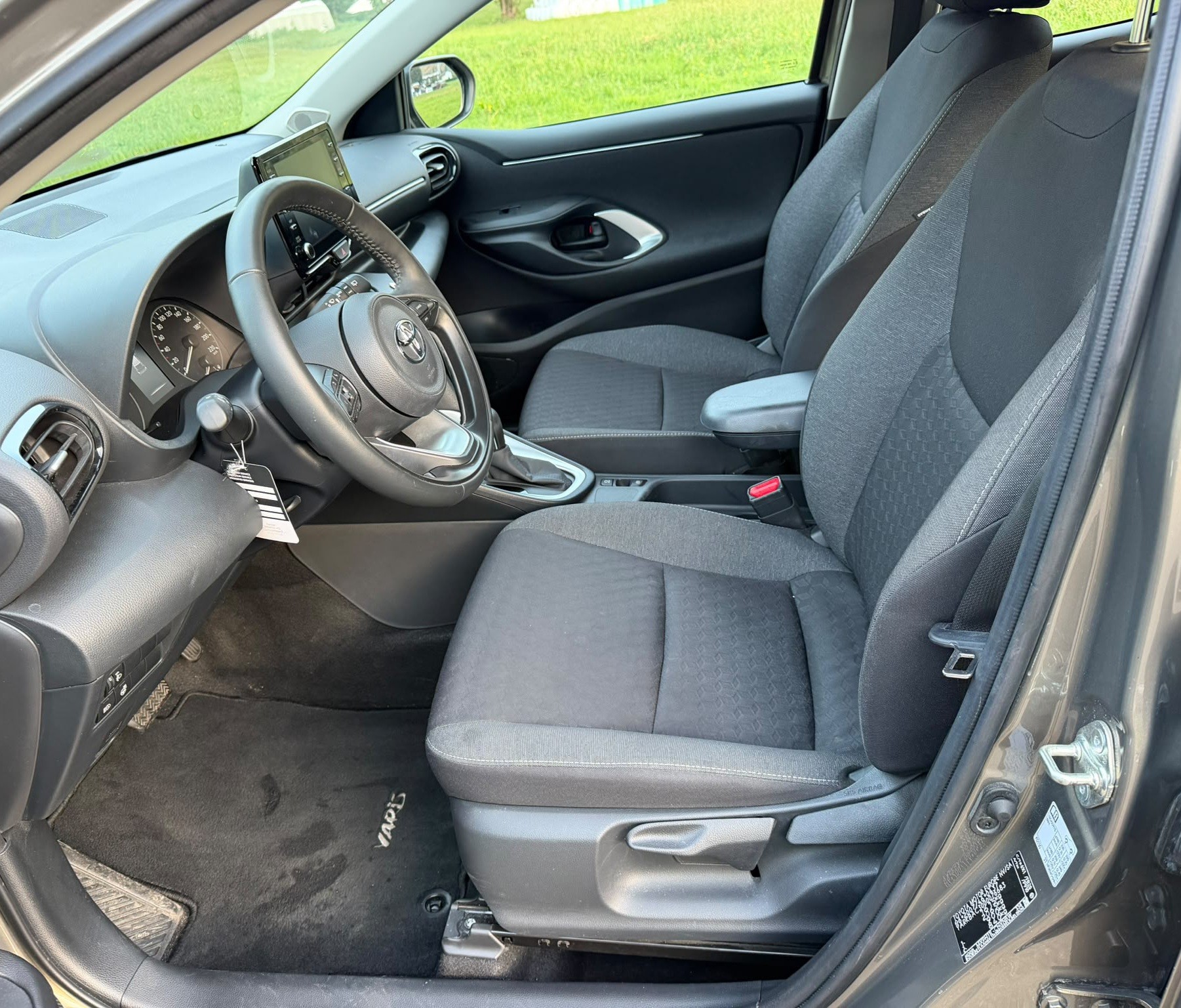 TOYOTA Yaris 1.5 Premium e-CVT-image-6
