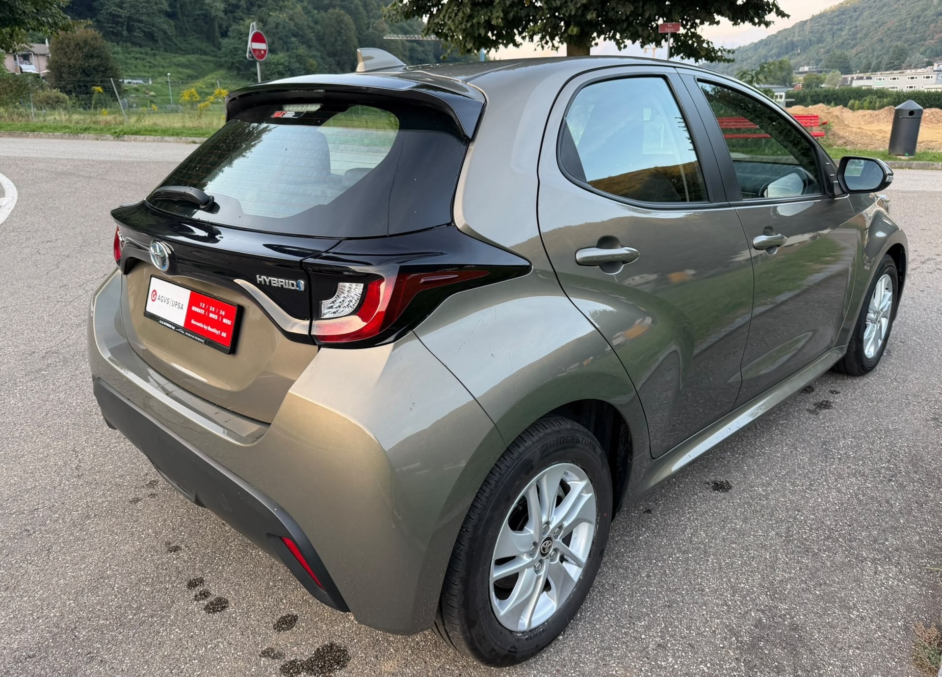 TOYOTA Yaris 1.5 Premium e-CVT-image-3
