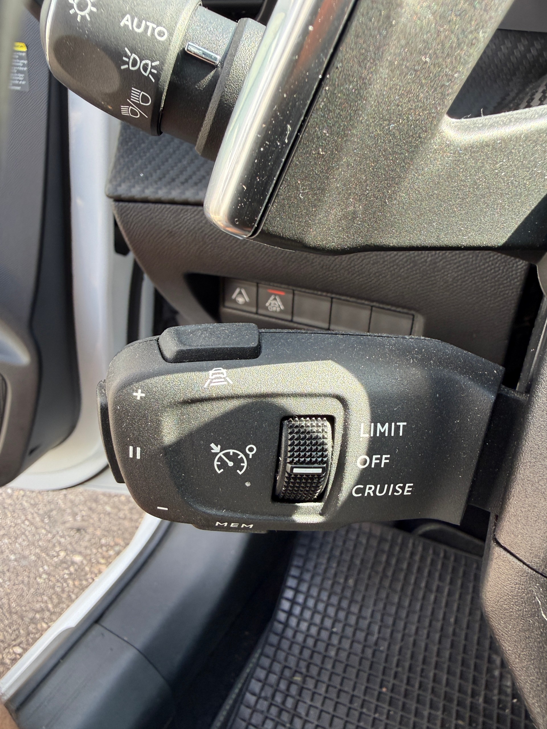 PEUGEOT 208 1.2 PureTech GT Pack EAT8-image-12