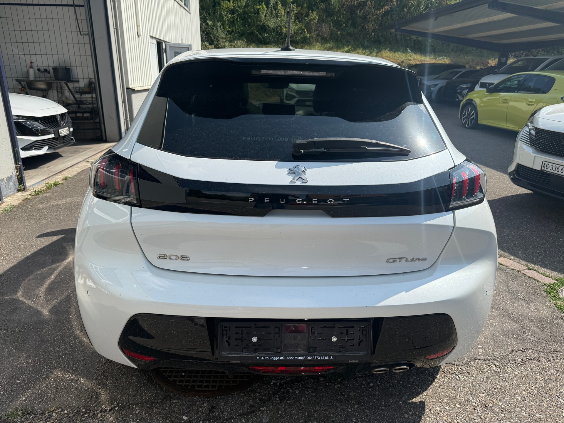 PEUGEOT 208 1.2 PureTech GT Pack EAT8-image-2