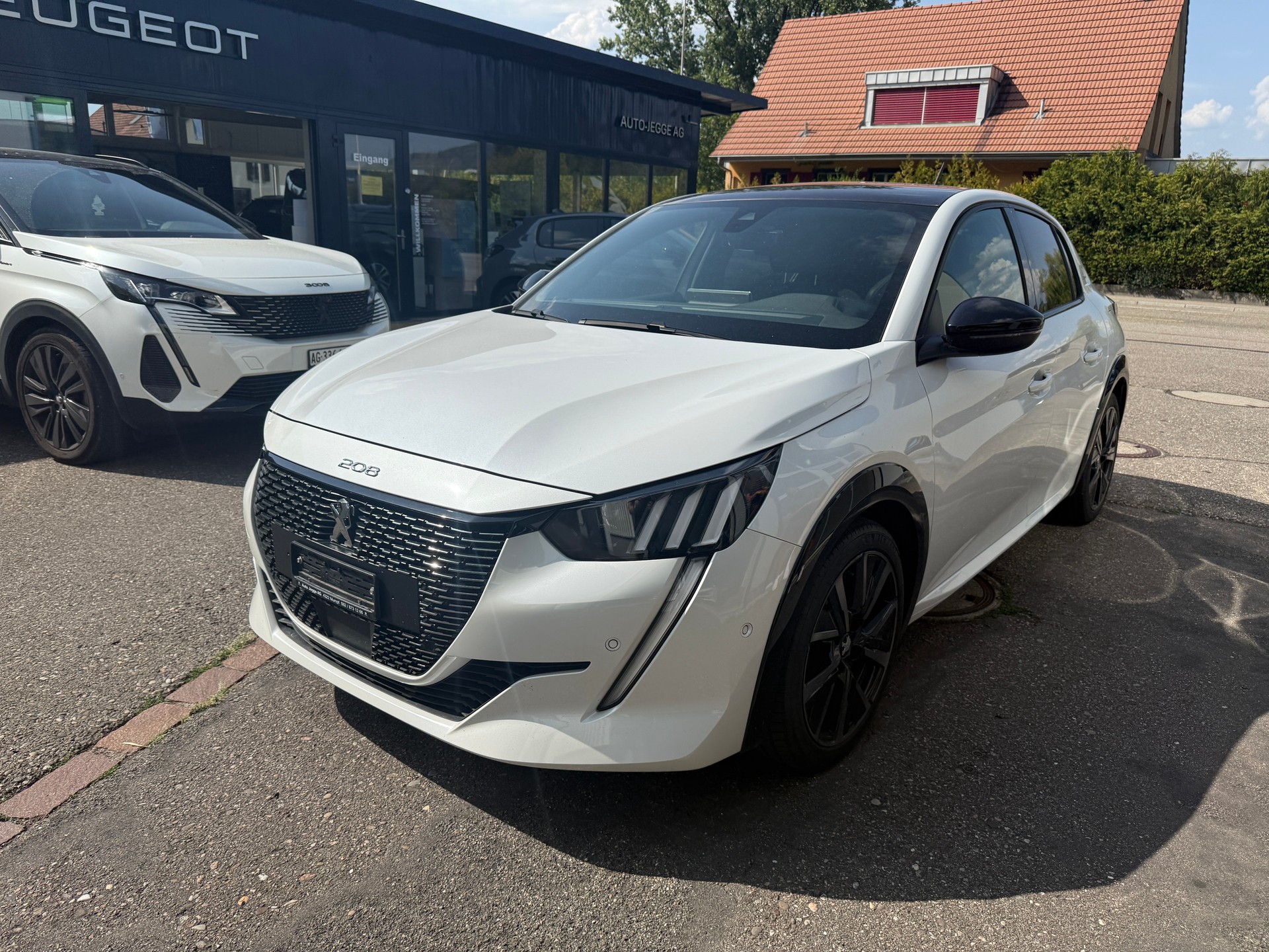 PEUGEOT 208 1.2 PureTech GT Pack EAT8-image-0
