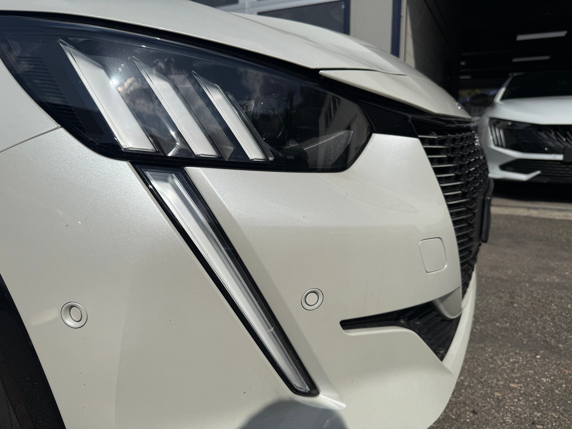 PEUGEOT 208 1.2 PureTech GT Pack EAT8-image-15