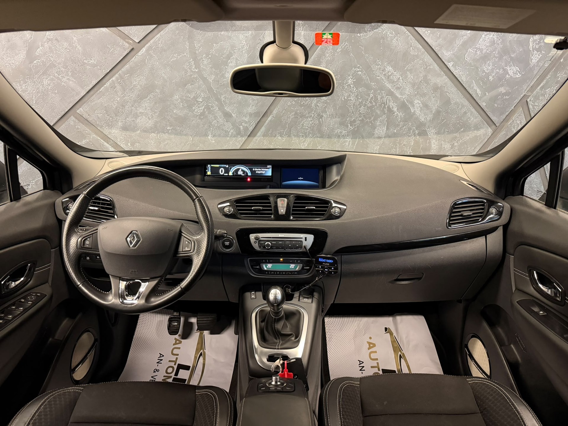 RENAULT Scénic 1.2 16V Turbo Energy-image-8
