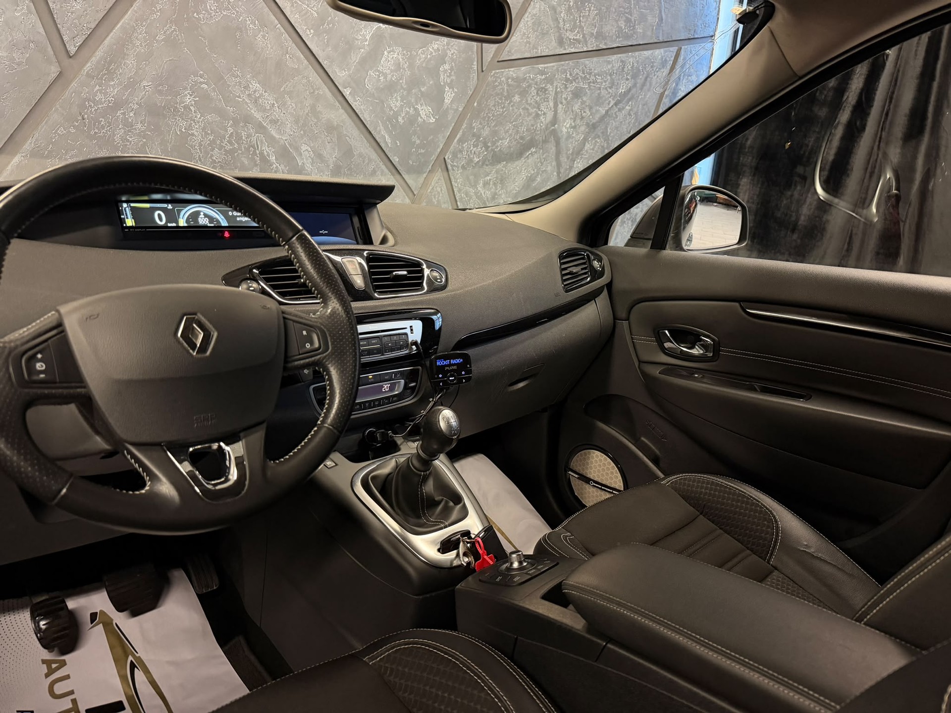 RENAULT Scénic 1.2 16V Turbo Energy-image-10