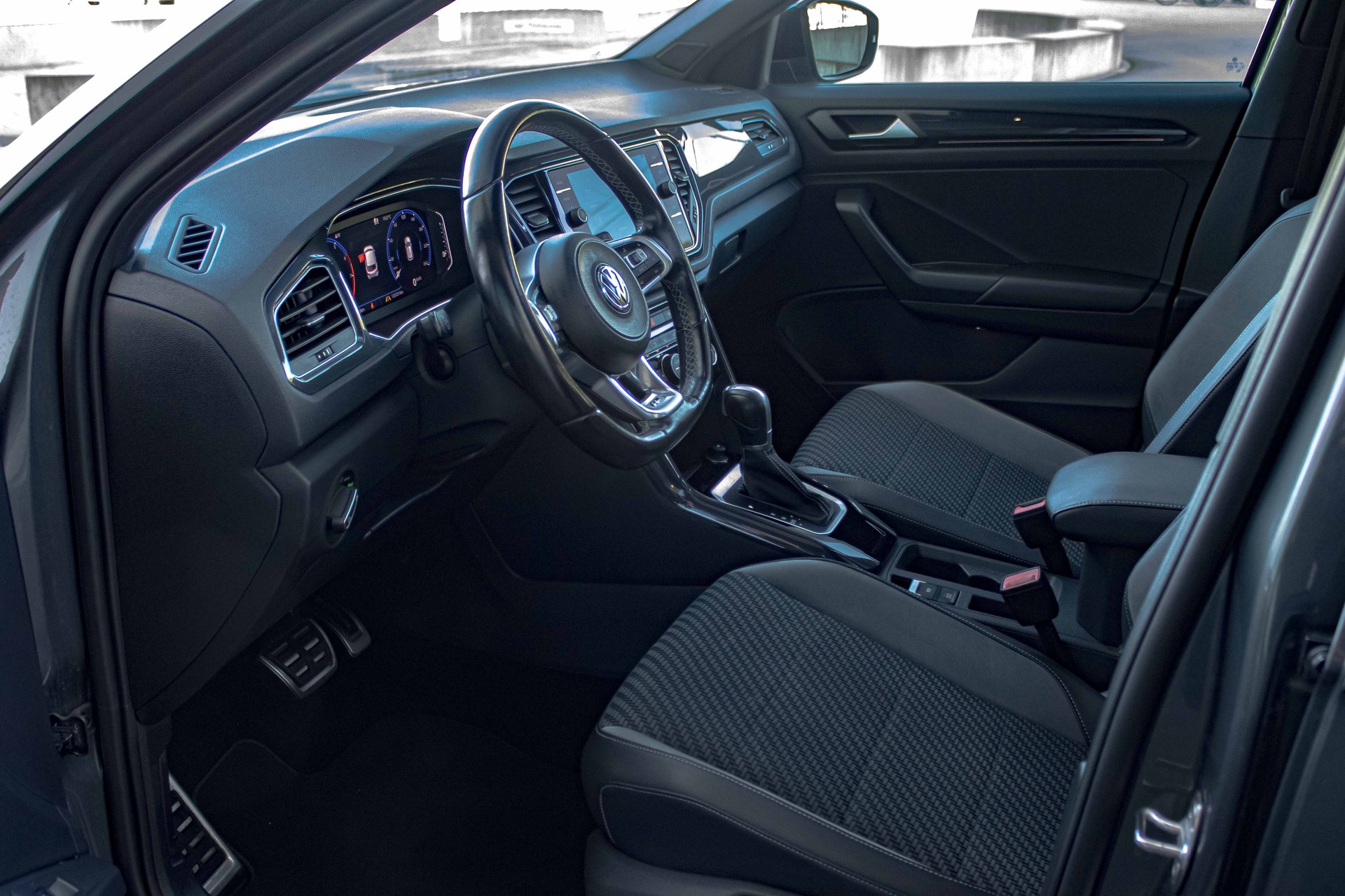 VW T-Roc 1.5 TSI EVO Sport R Line DSG-image-9