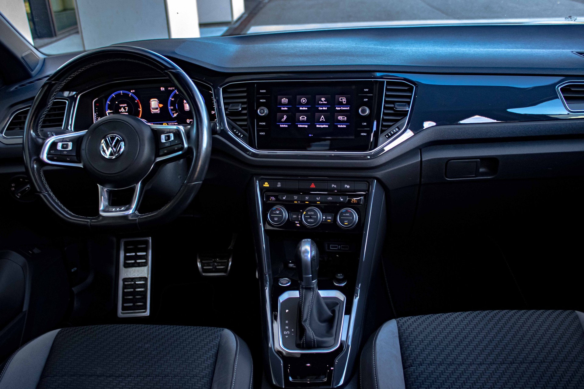 VW T-Roc 1.5 TSI EVO Sport R Line DSG-image-11