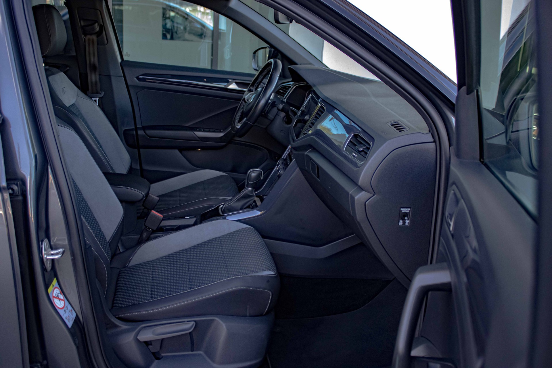 VW T-Roc 1.5 TSI EVO Sport R Line DSG-image-17