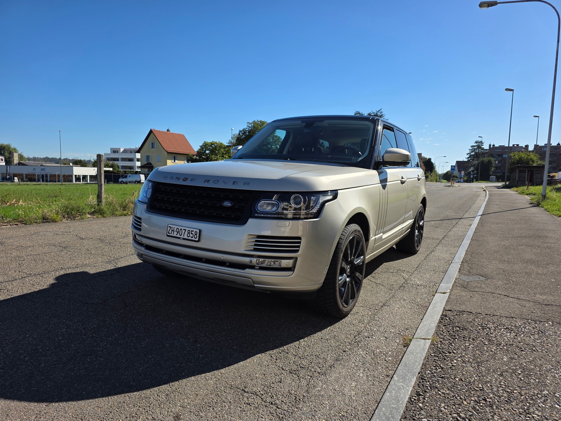 LAND ROVER 4.4 SDV8 Vogue-image-0