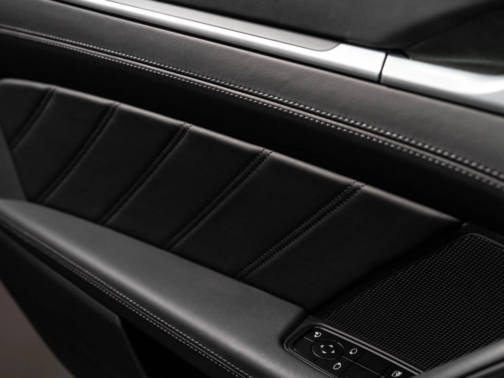 PORSCHE 911 Turbo S-image-22