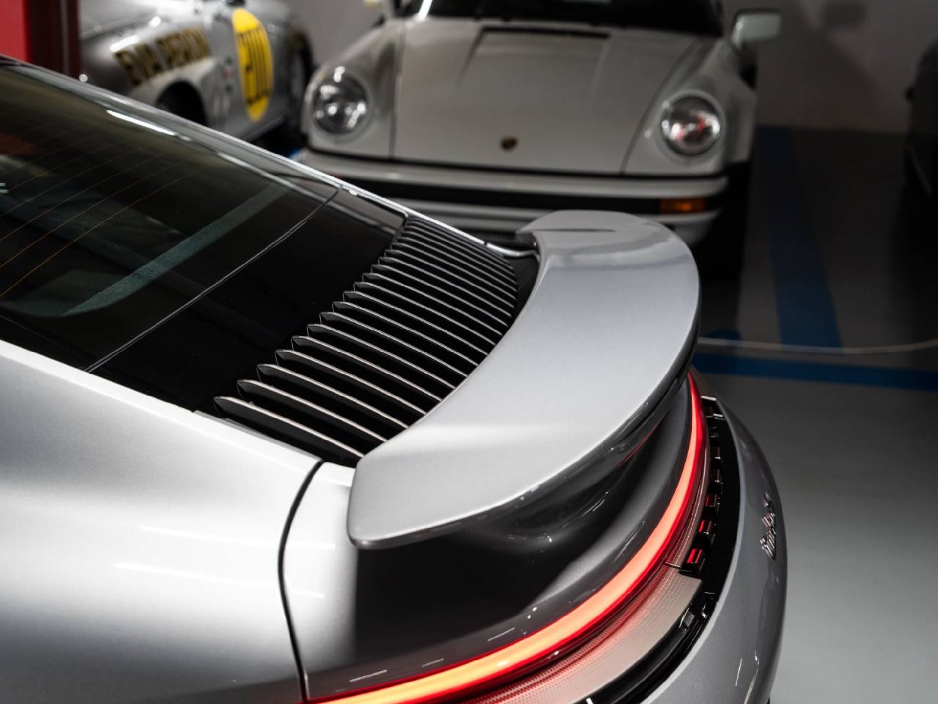 PORSCHE 911 Turbo S-image-29