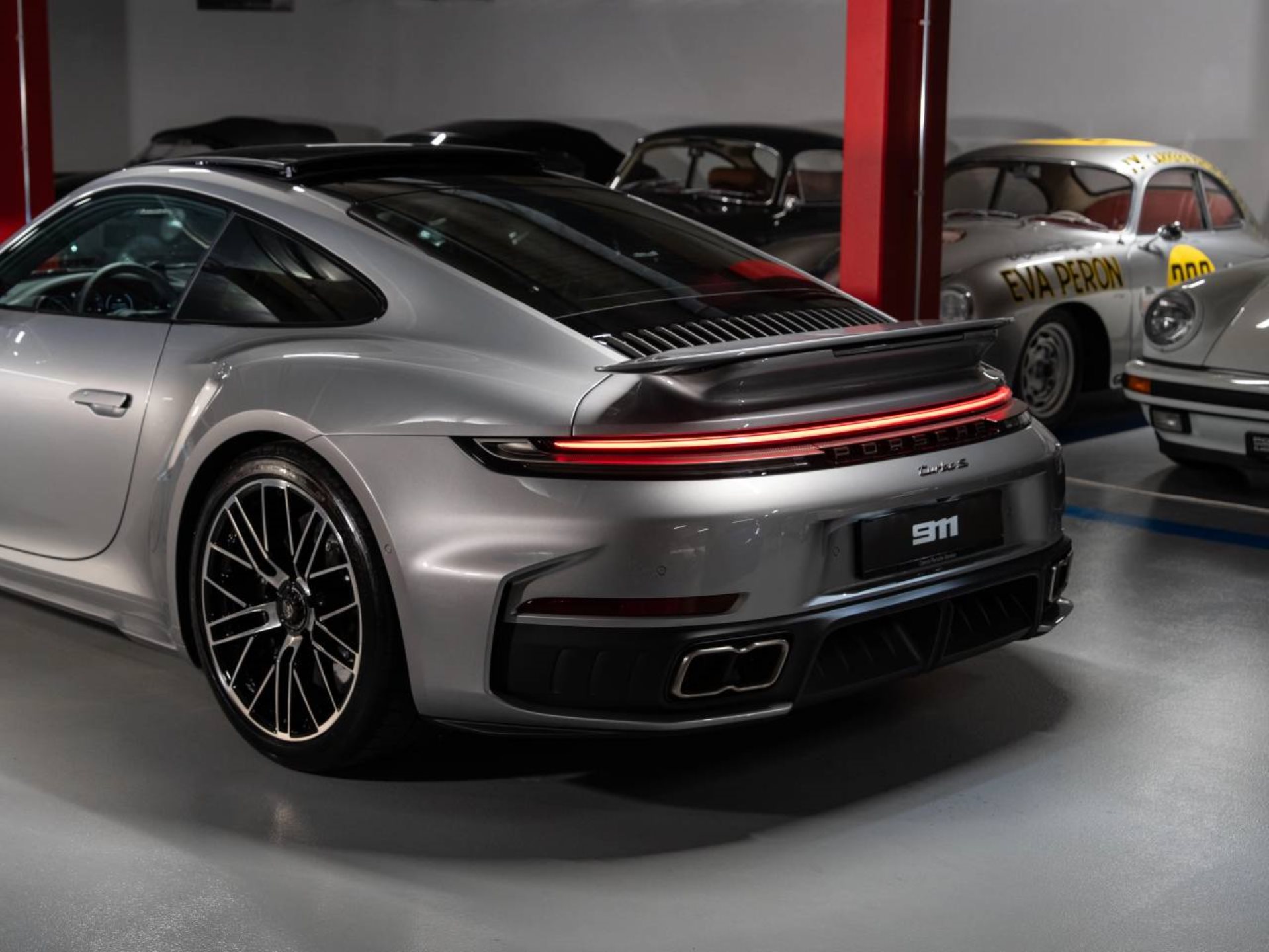 PORSCHE 911 Turbo S-image-27