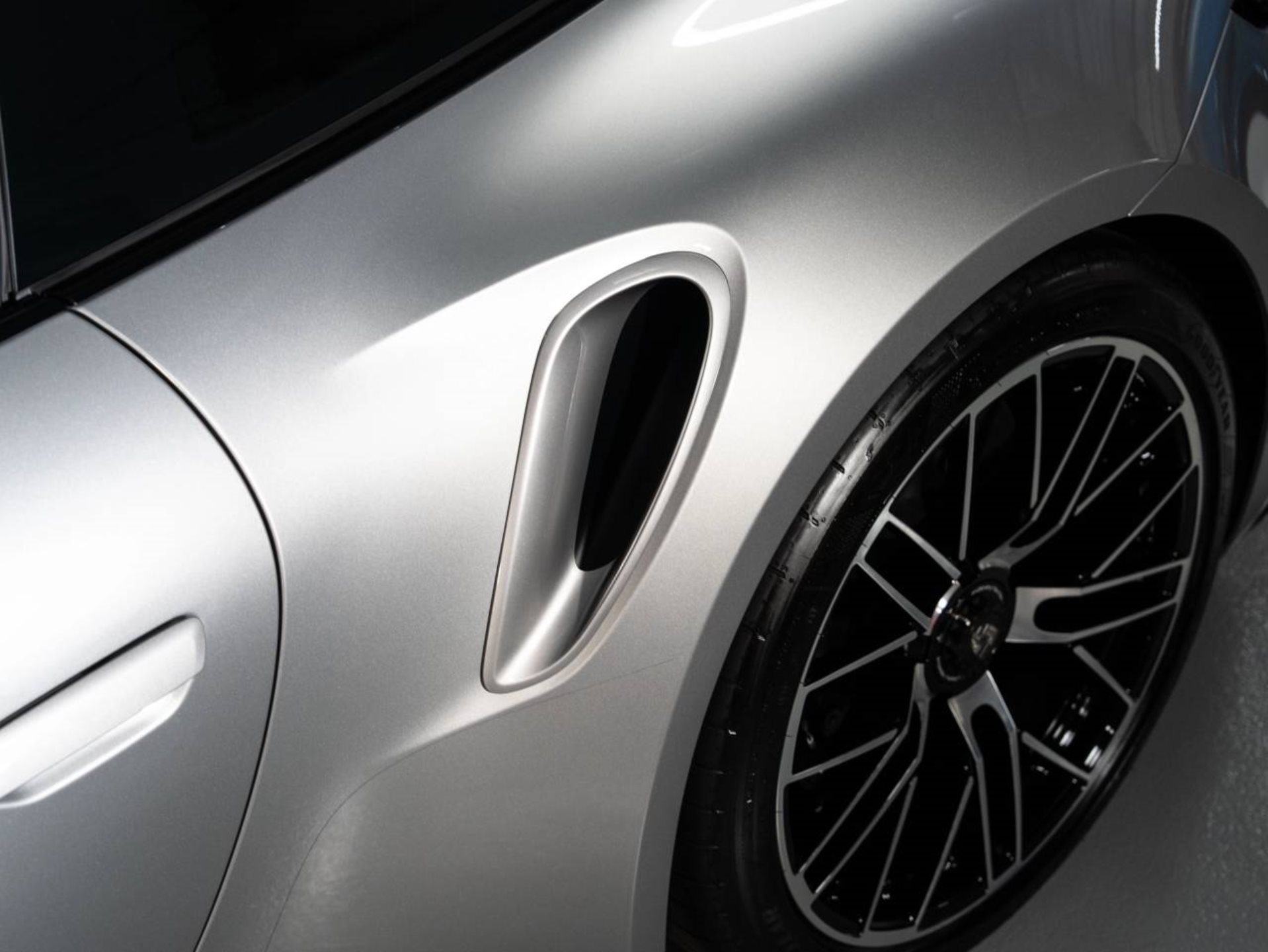 PORSCHE 911 Turbo S-image-30