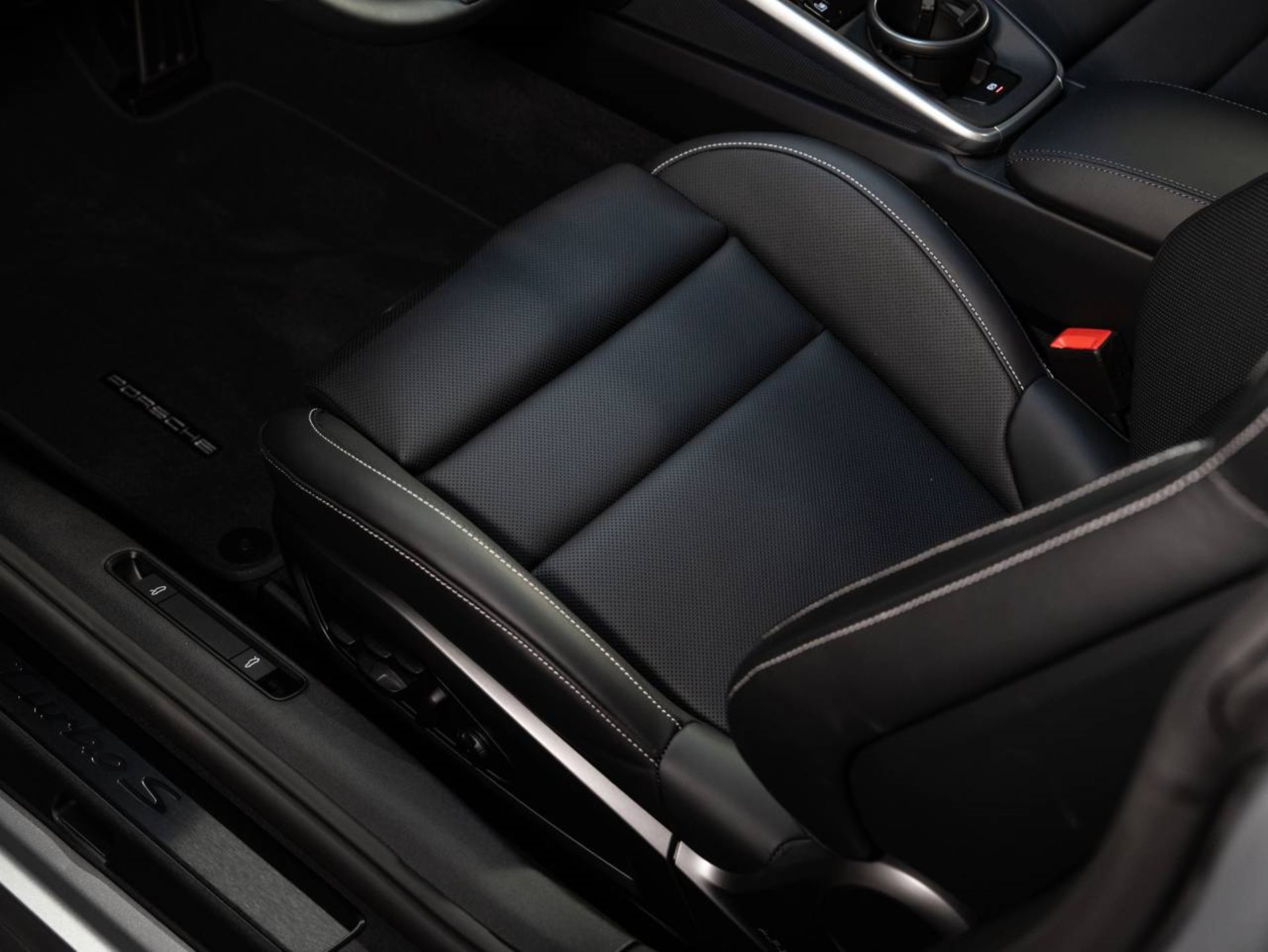 PORSCHE 911 Turbo S-image-19