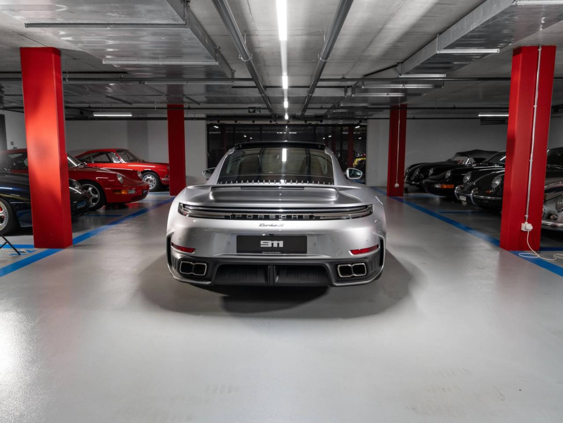 PORSCHE 911 Turbo S-image-7