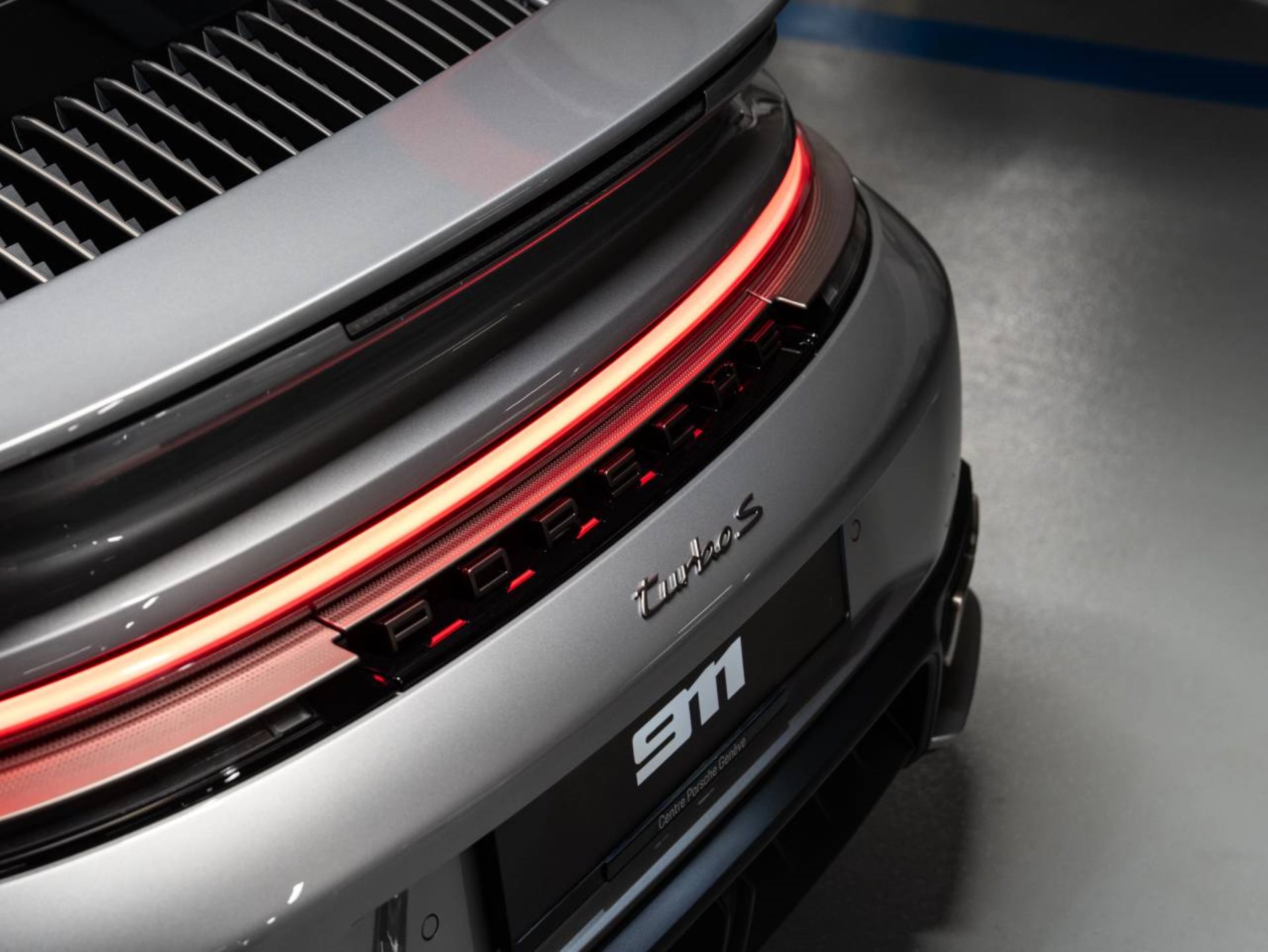 PORSCHE 911 Turbo S-image-28
