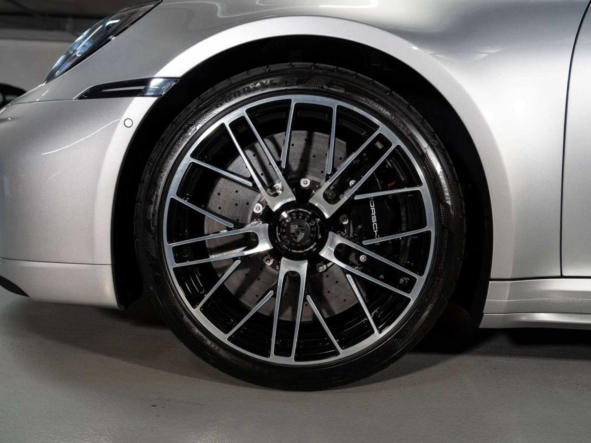 PORSCHE 911 Turbo S-image-25