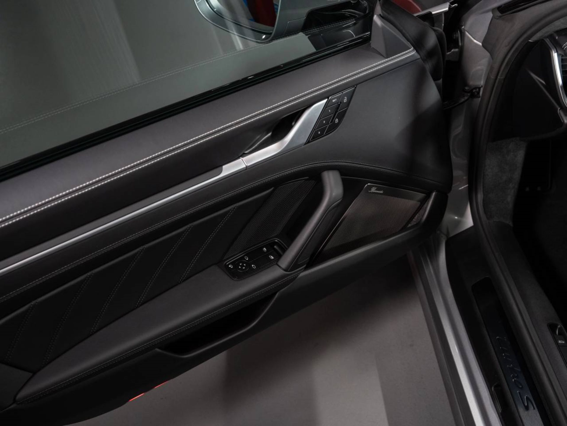 PORSCHE 911 Turbo S-image-21