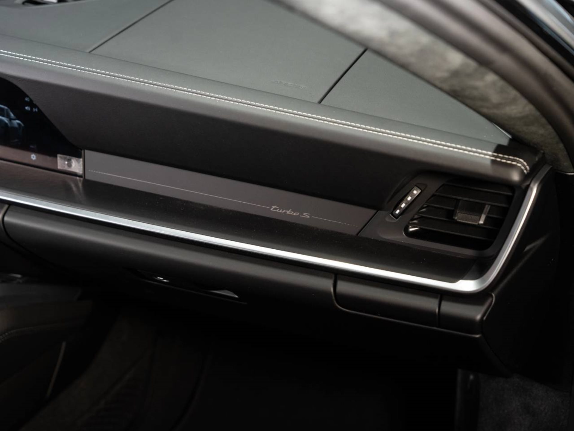 PORSCHE 911 Turbo S-image-14