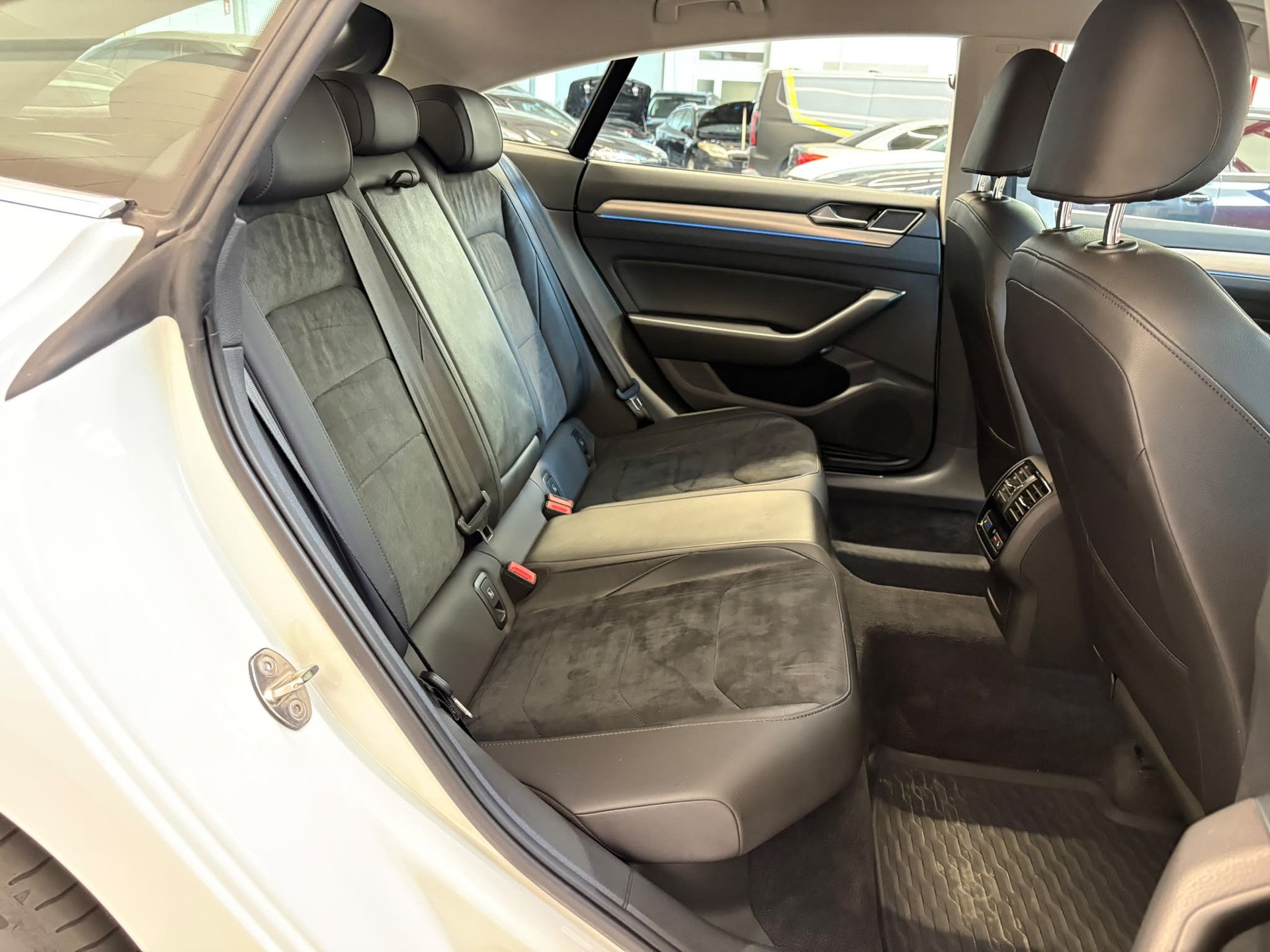 VW Arteon 2.0 TDI SCR BMT Elegance 4Motion DSG-image-6