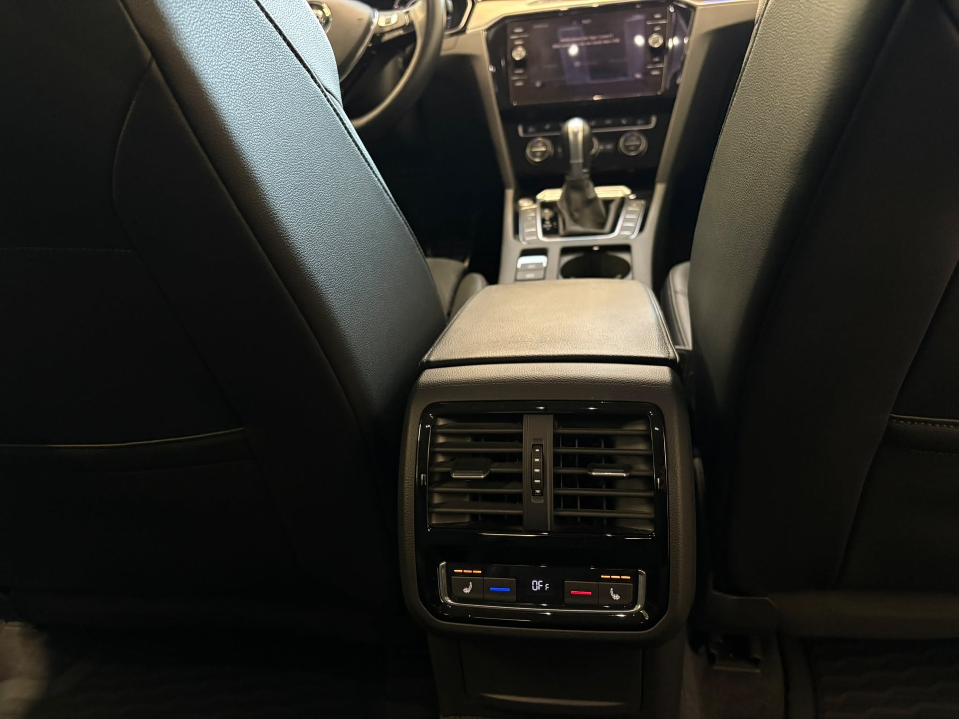 VW Arteon 2.0 TDI SCR BMT Elegance 4Motion DSG-image-8