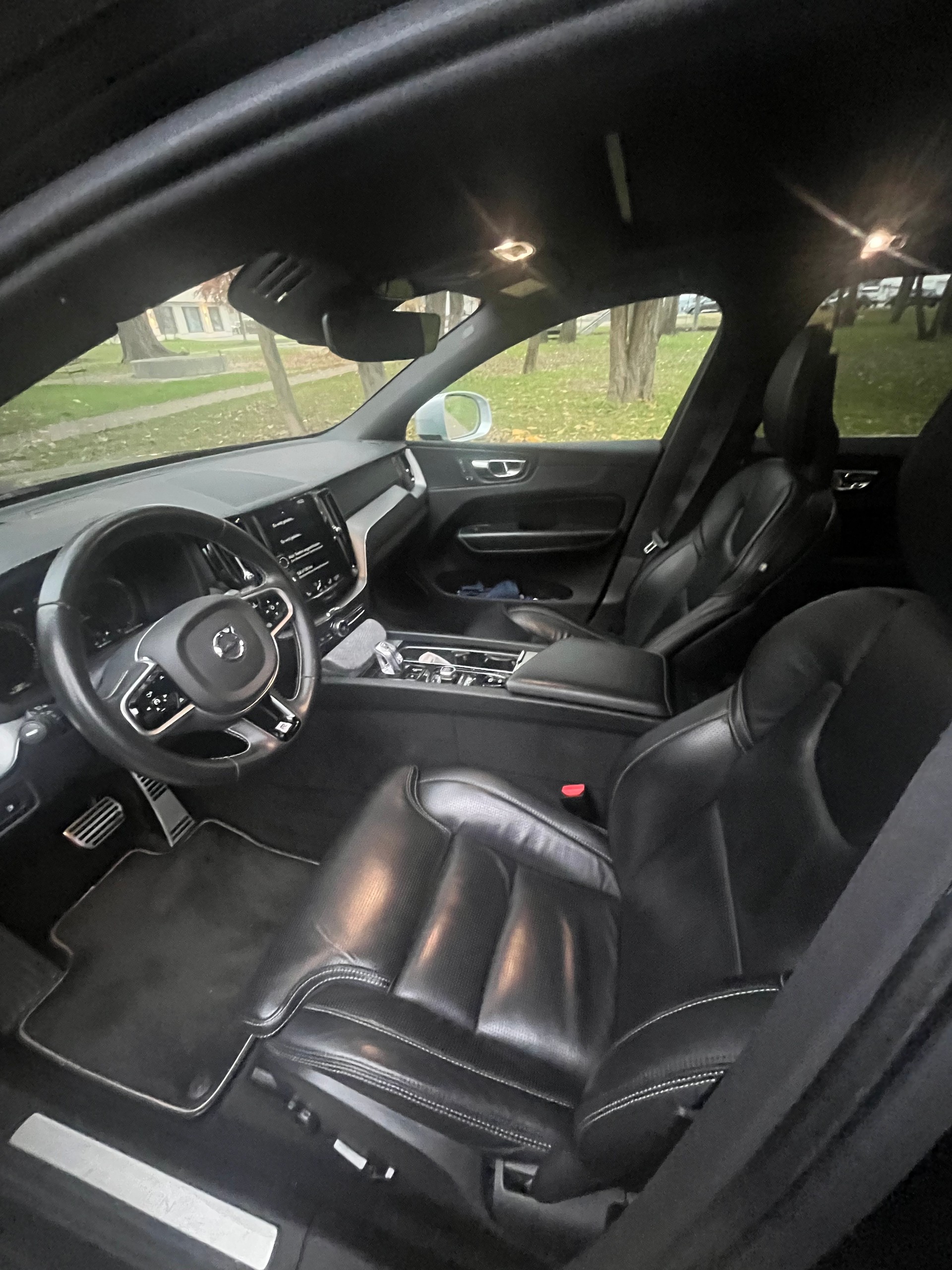 VOLVO 2.0 T8 TE R-Design AWD-image-2