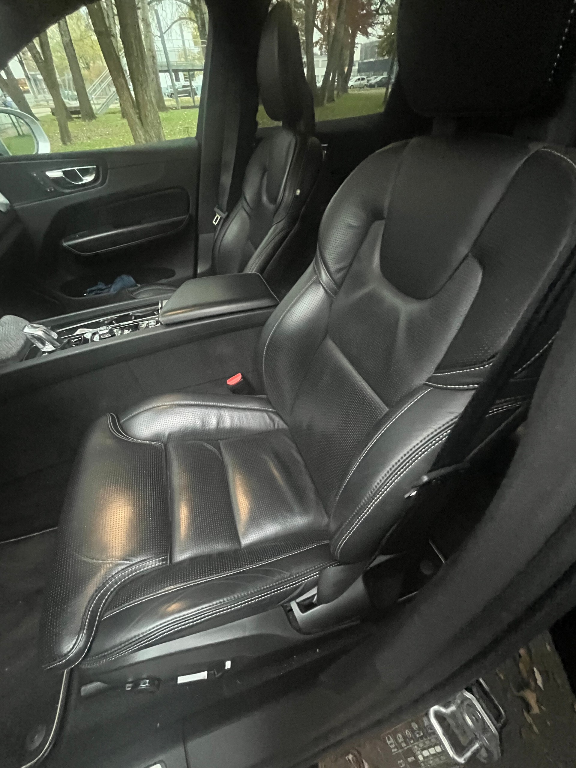 VOLVO 2.0 T8 TE R-Design AWD-image-4