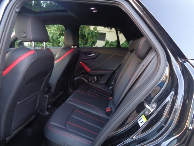 AUDI Q2 2.0 TFSI sport quattro S-tronic-image-8