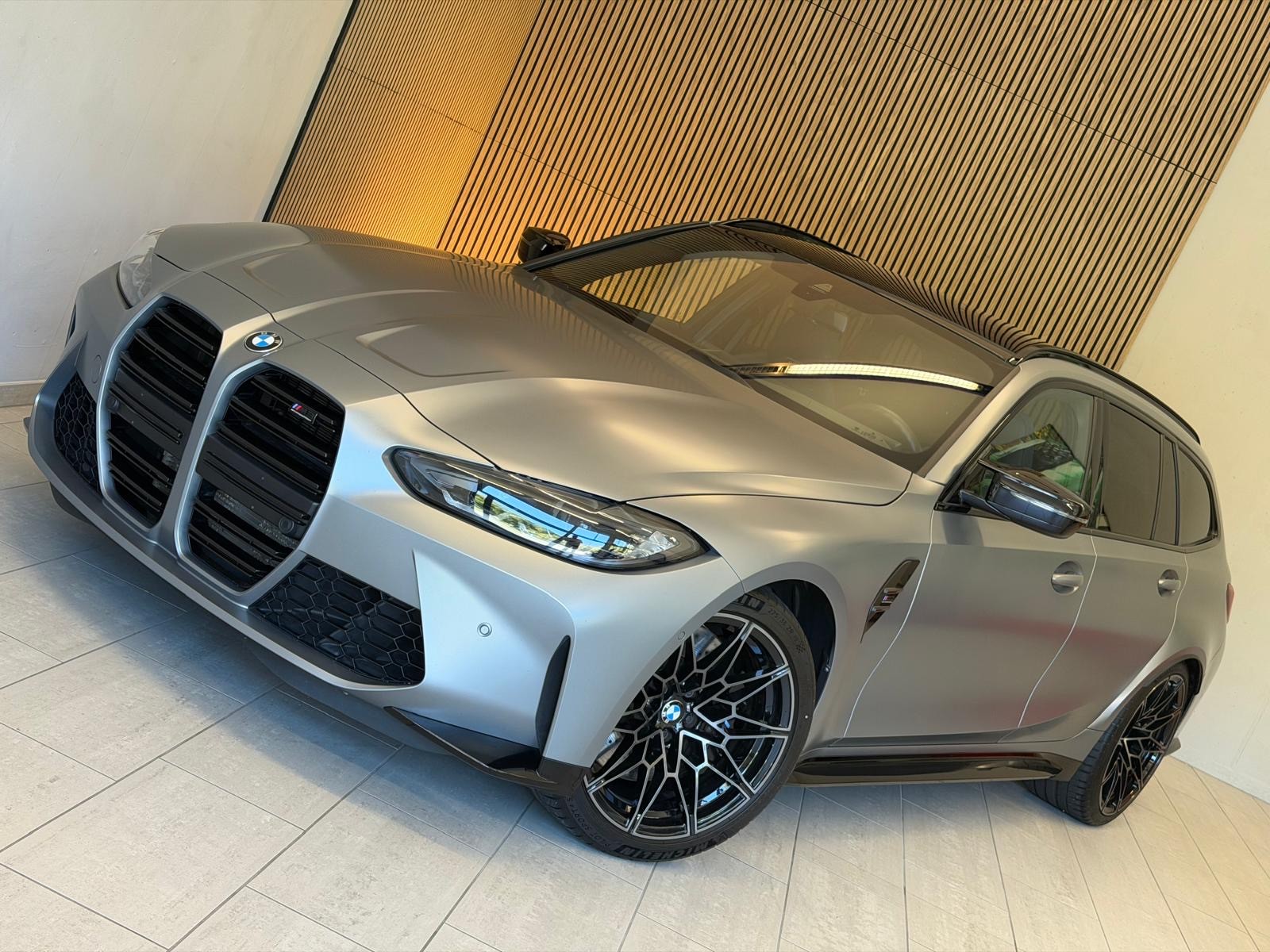 BMW M3 Touring Competition M xDrive INDIVIDUAL FROZEN PURE GREY-image-2