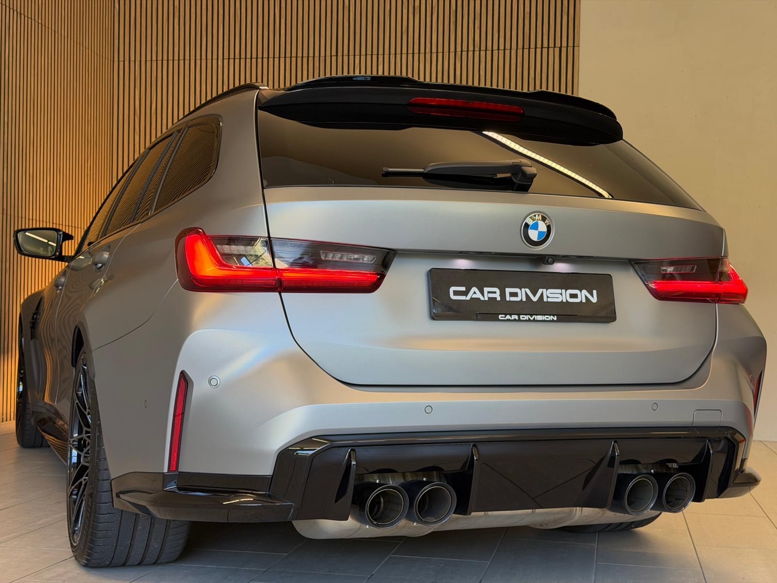 BMW M3 Touring Competition M xDrive INDIVIDUAL FROZEN PURE GREY-image-9
