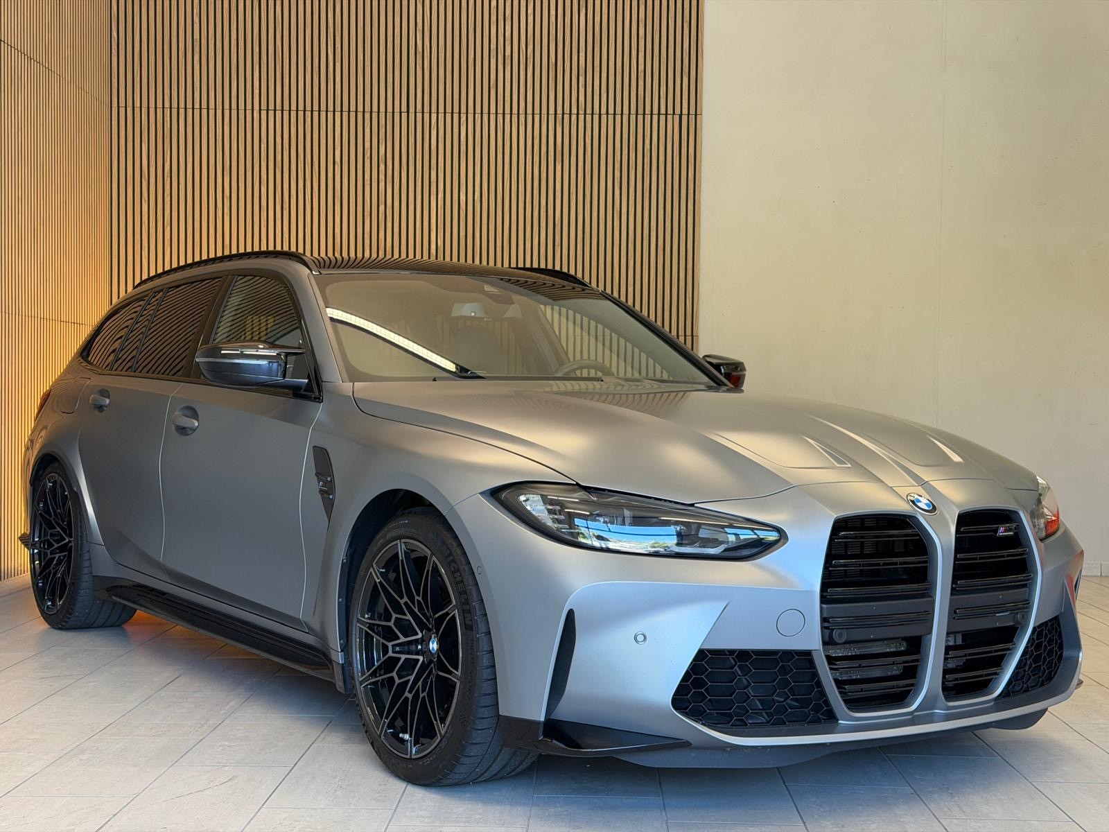 BMW M3 Touring Competition M xDrive INDIVIDUAL FROZEN PURE GREY-image-4