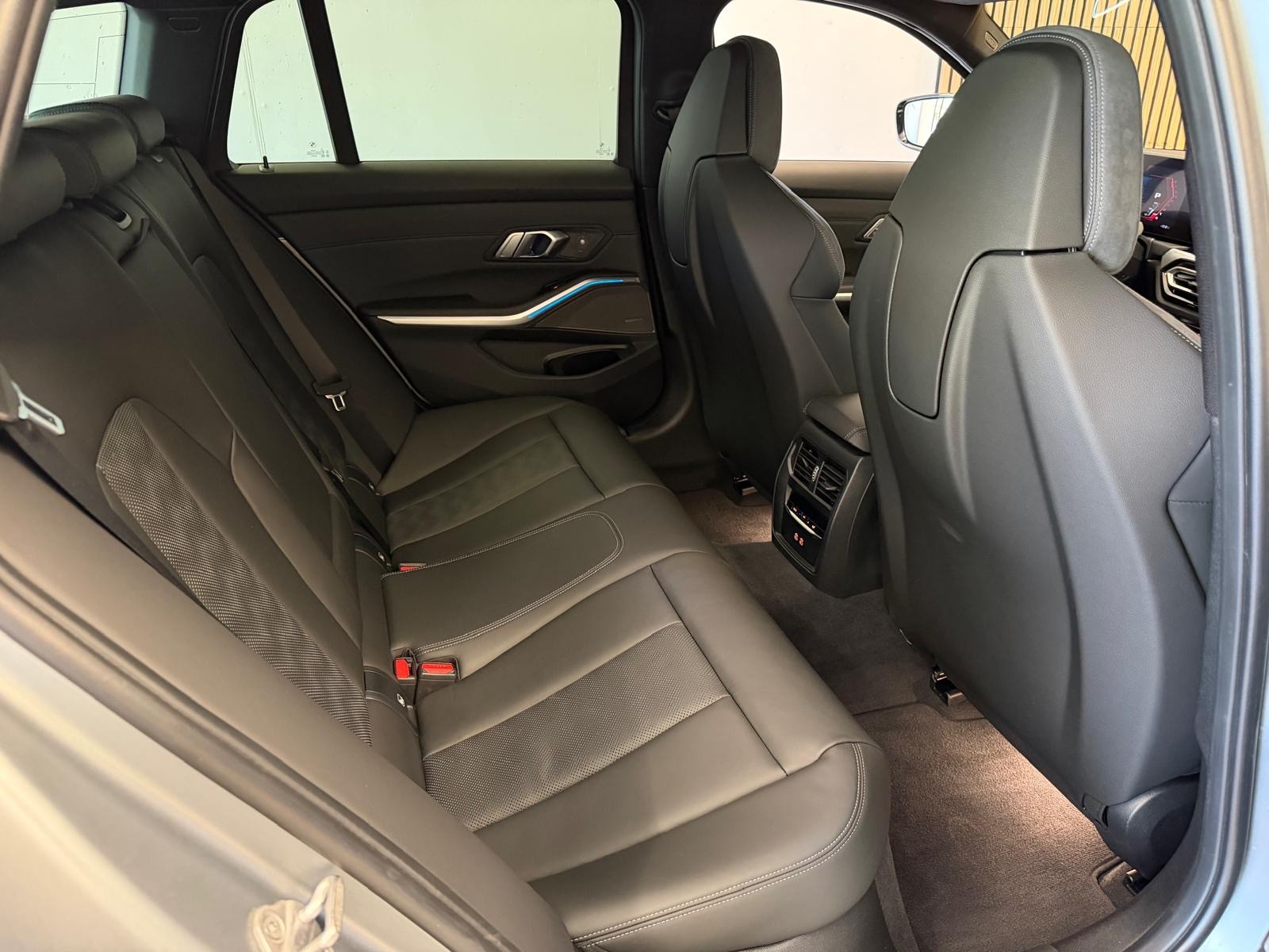 BMW M3 Touring Competition M xDrive INDIVIDUAL FROZEN PURE GREY-image-17