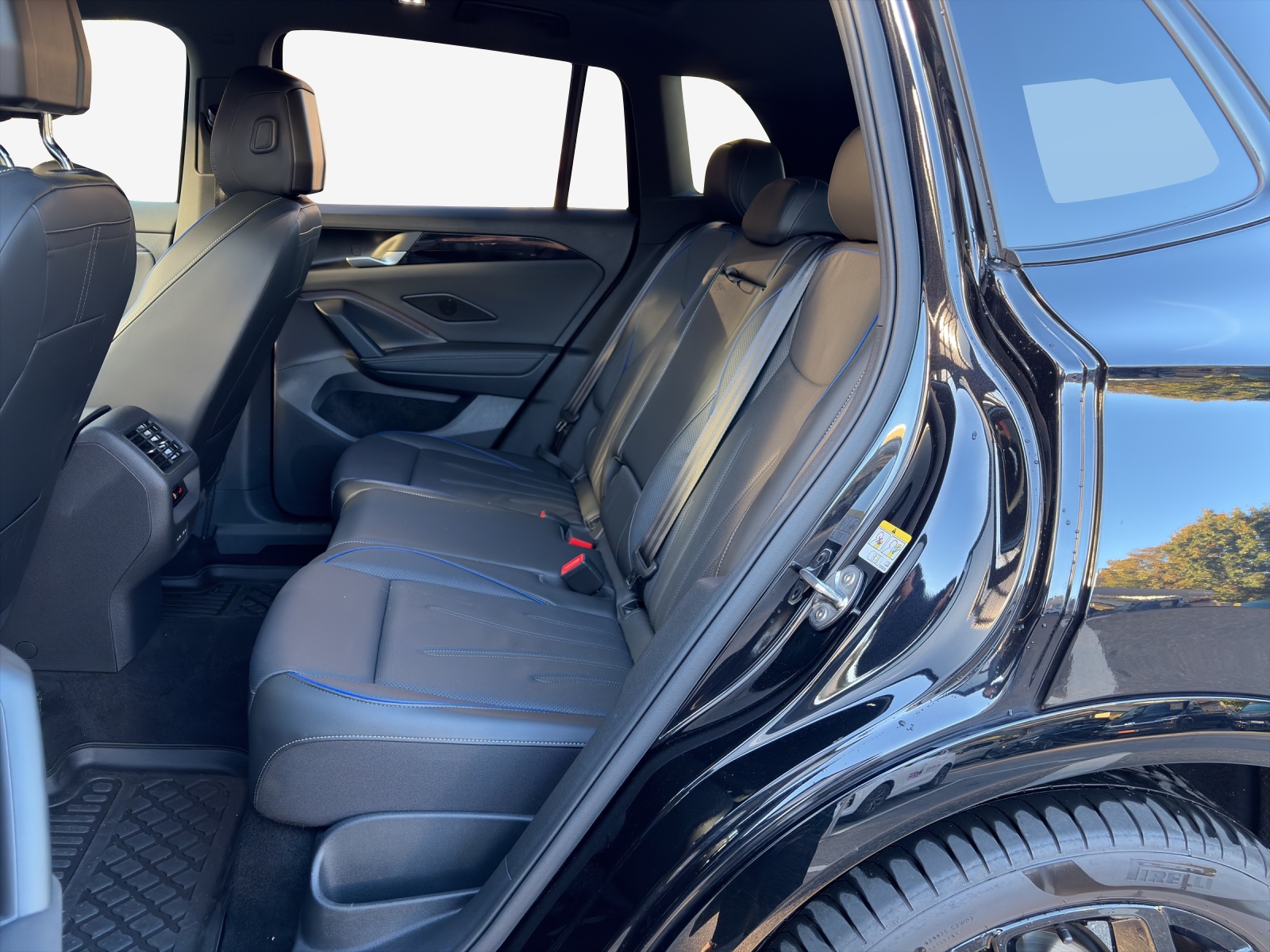 VW Tiguan 2.0 TDI SCR R-Line 4Motion DSG-image-11